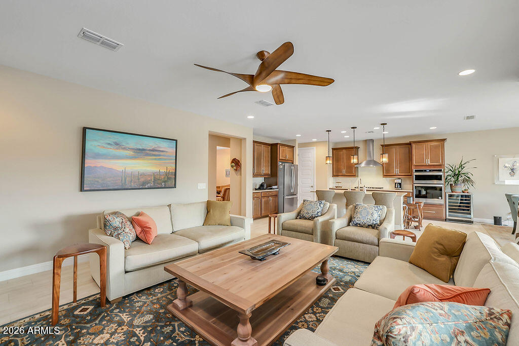 2523 E NANCY Lane