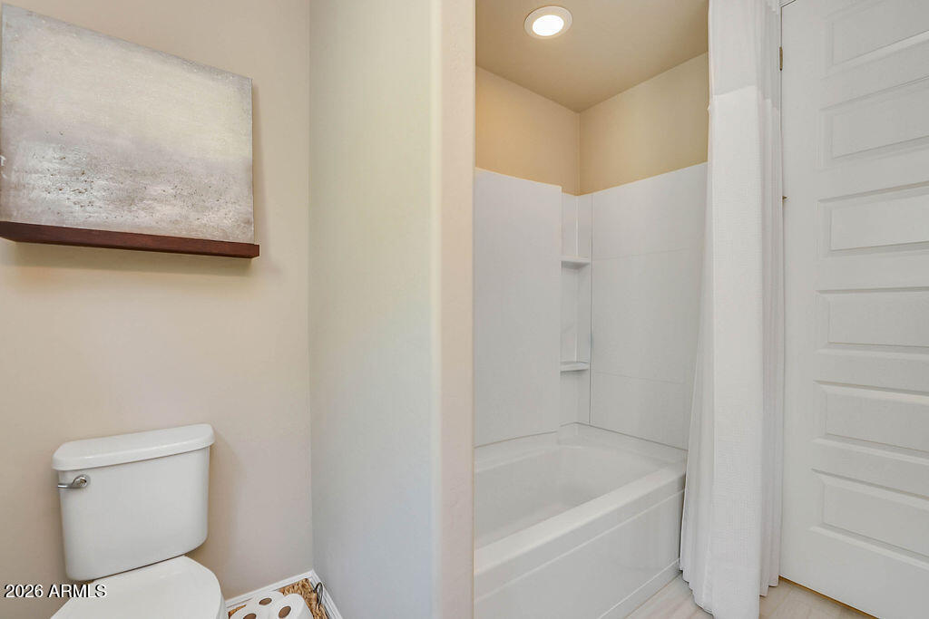 2523 E NANCY Lane