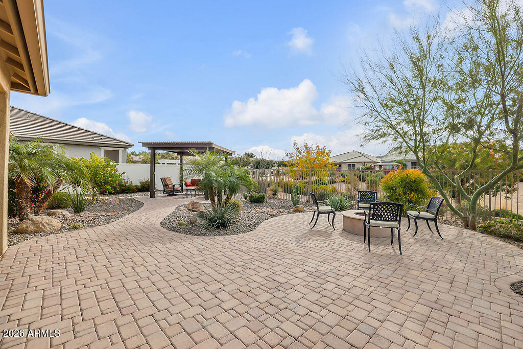 2523 E NANCY Lane