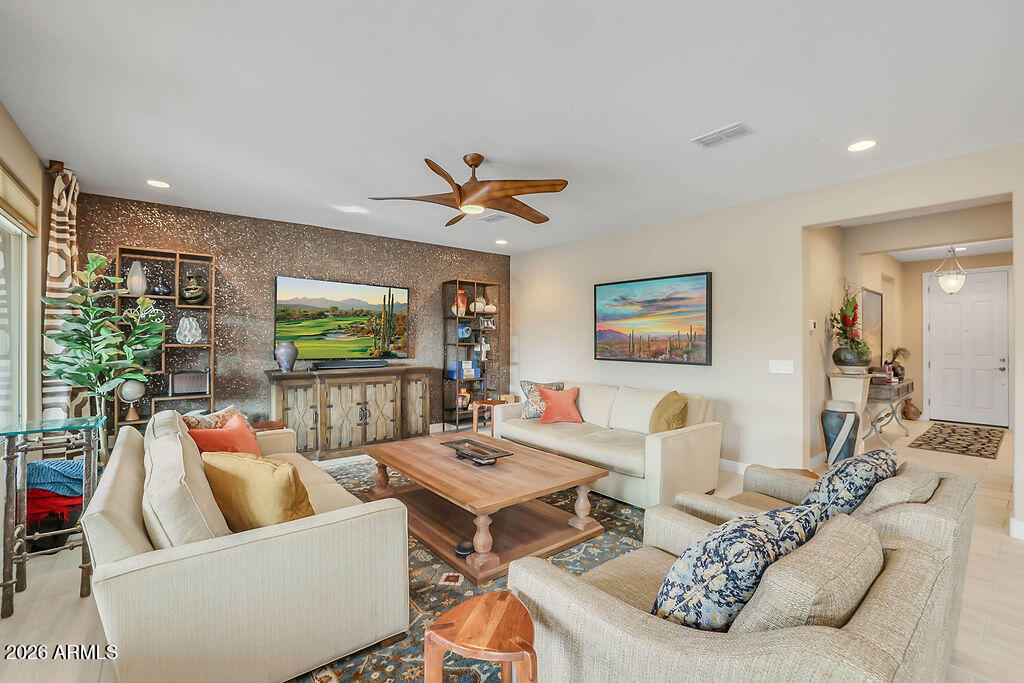 2523 E NANCY Lane