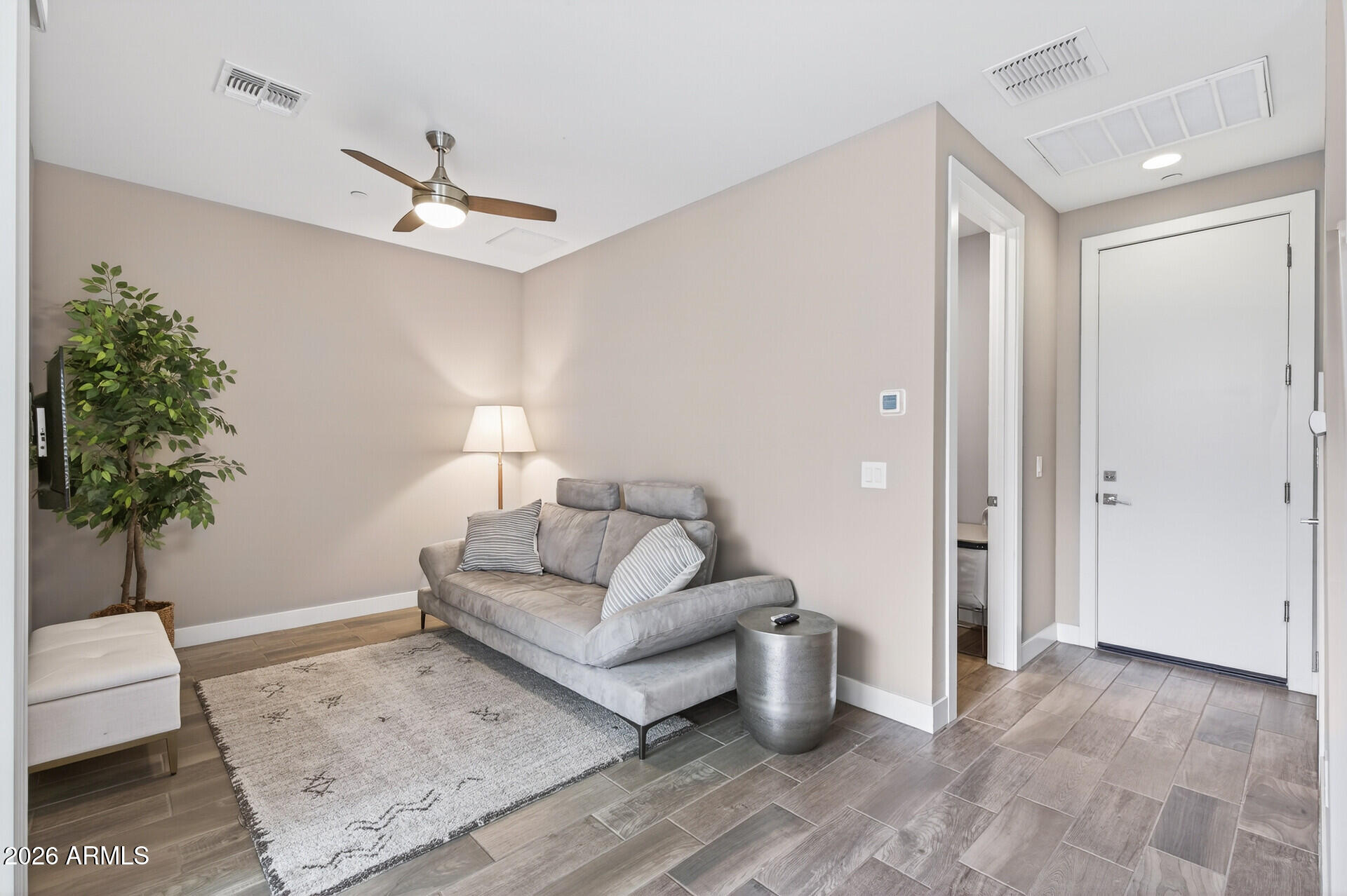 1717 E MORTEN Avenue 38