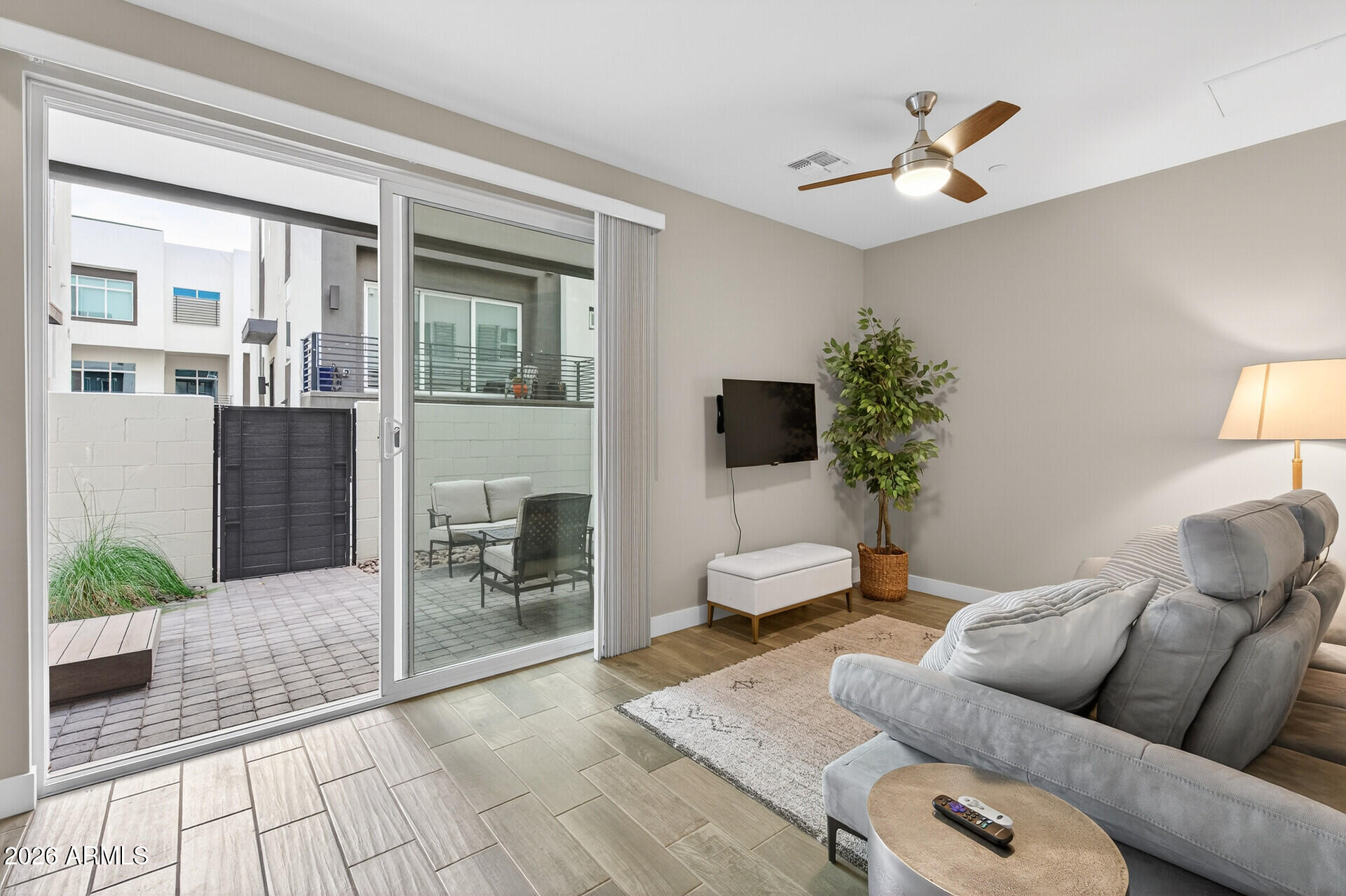 1717 E MORTEN Avenue 38