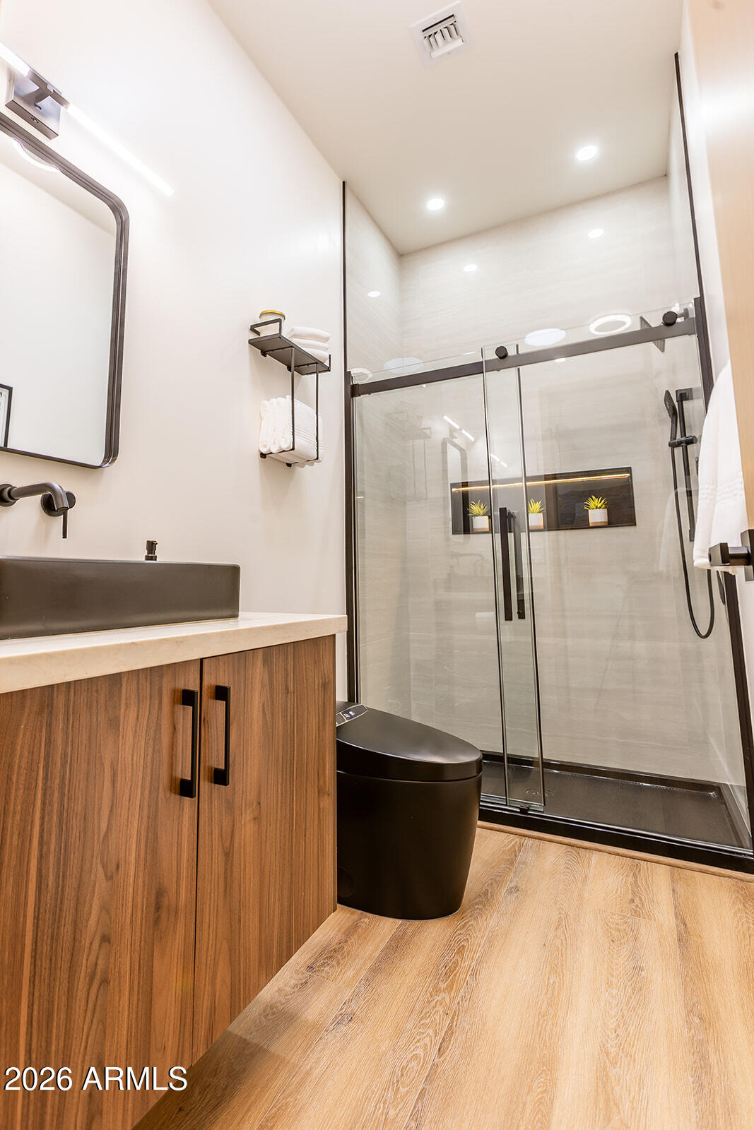 2536 E Indianola Avenue