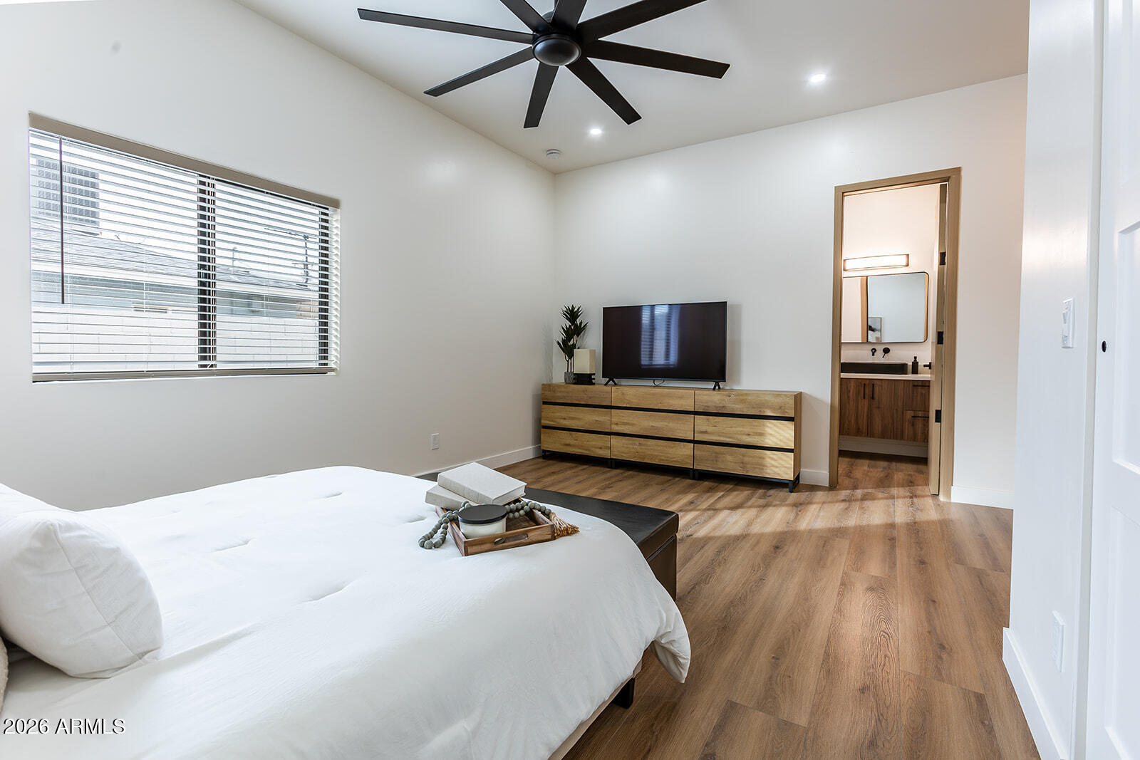 2536 E Indianola Avenue