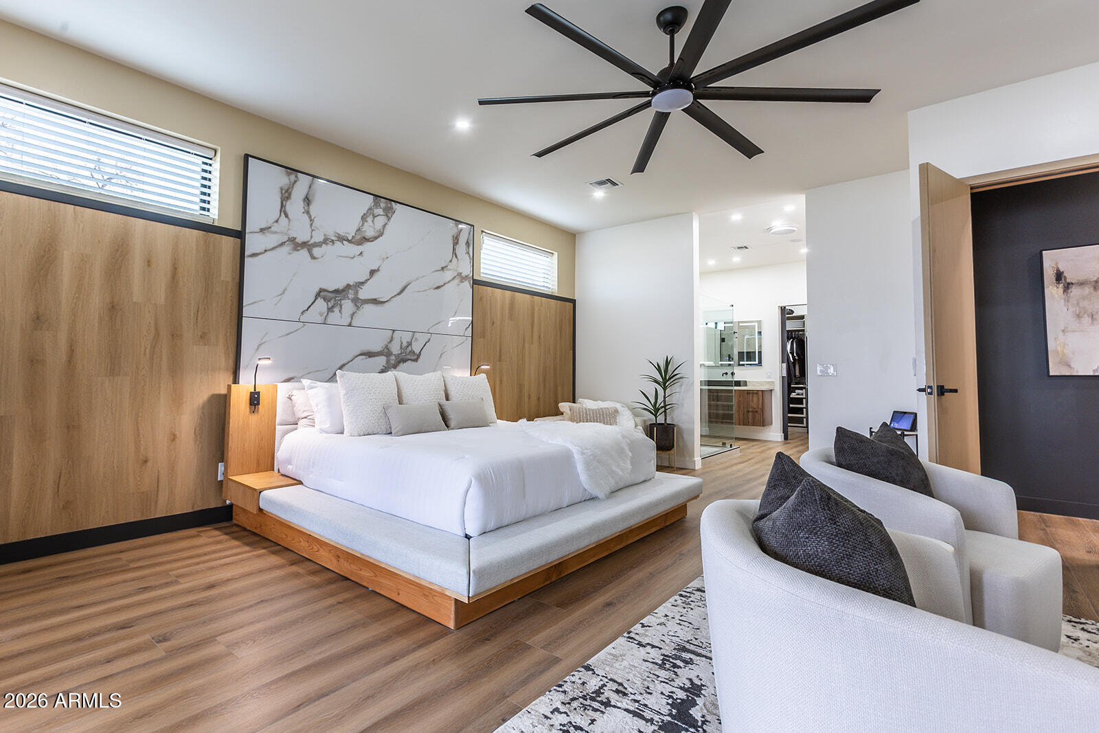 2536 E Indianola Avenue