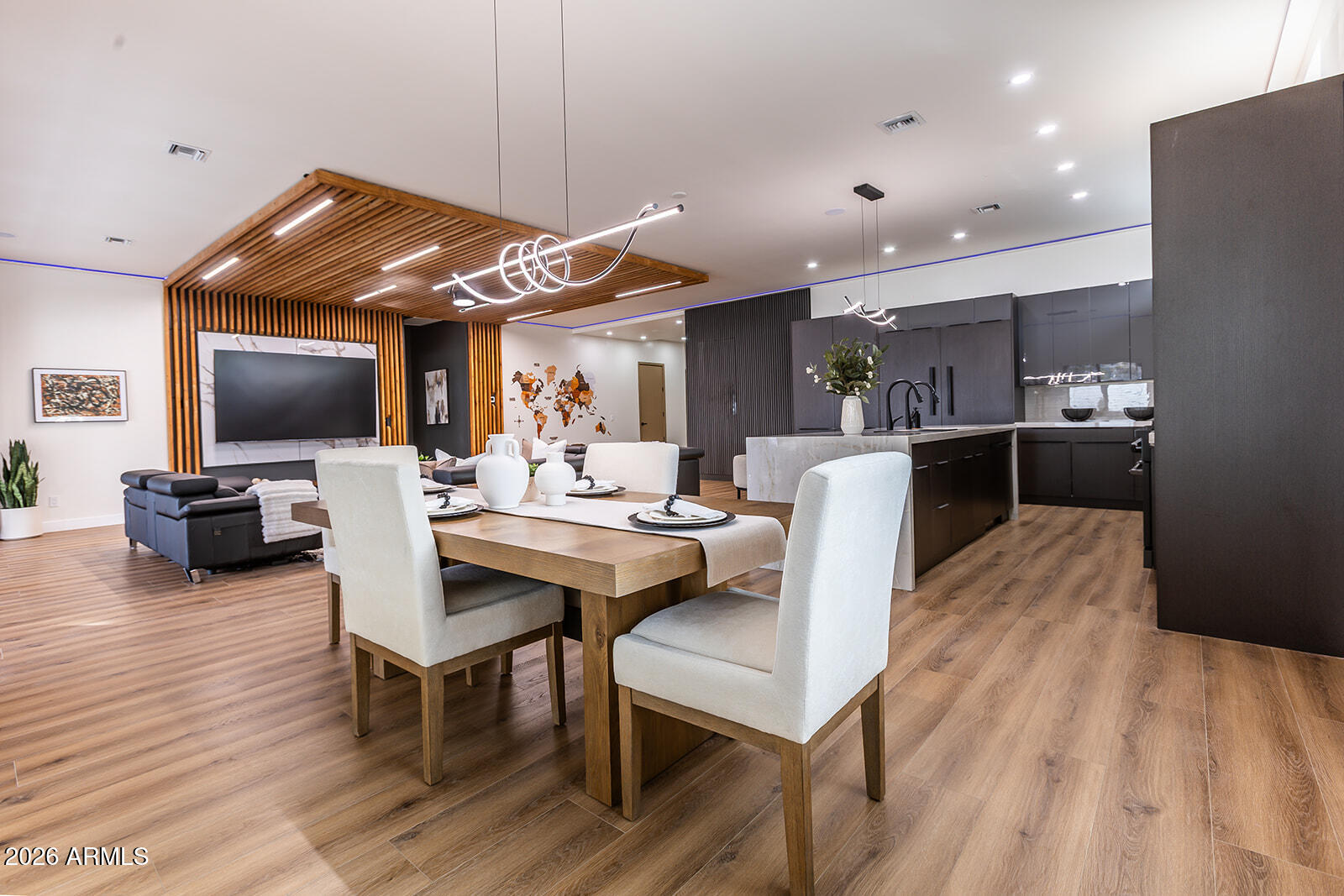 2536 E Indianola Avenue