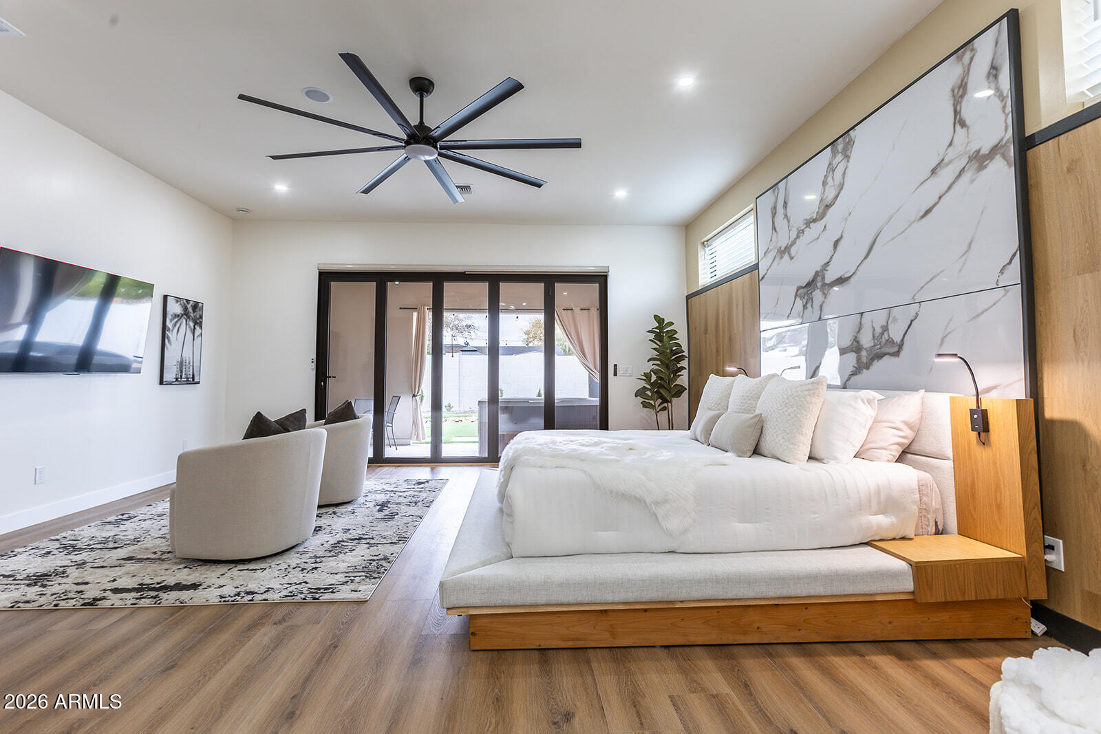 2536 E Indianola Avenue