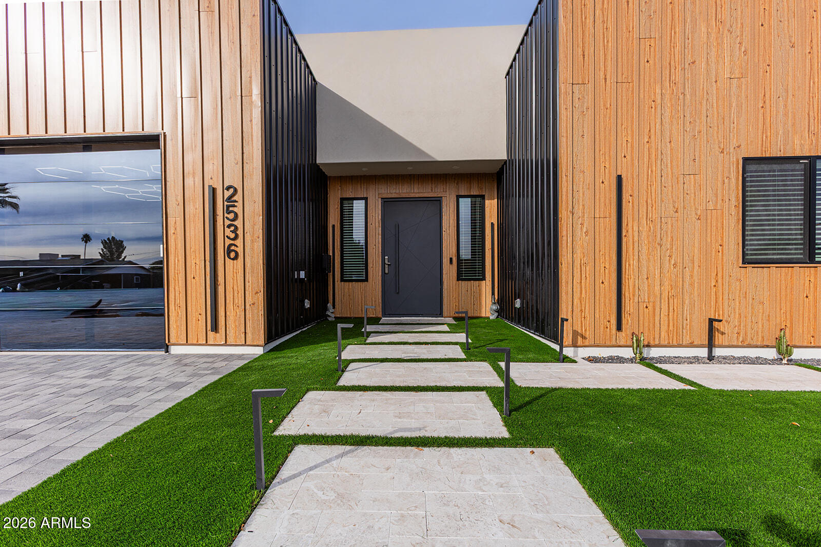 2536 E Indianola Avenue