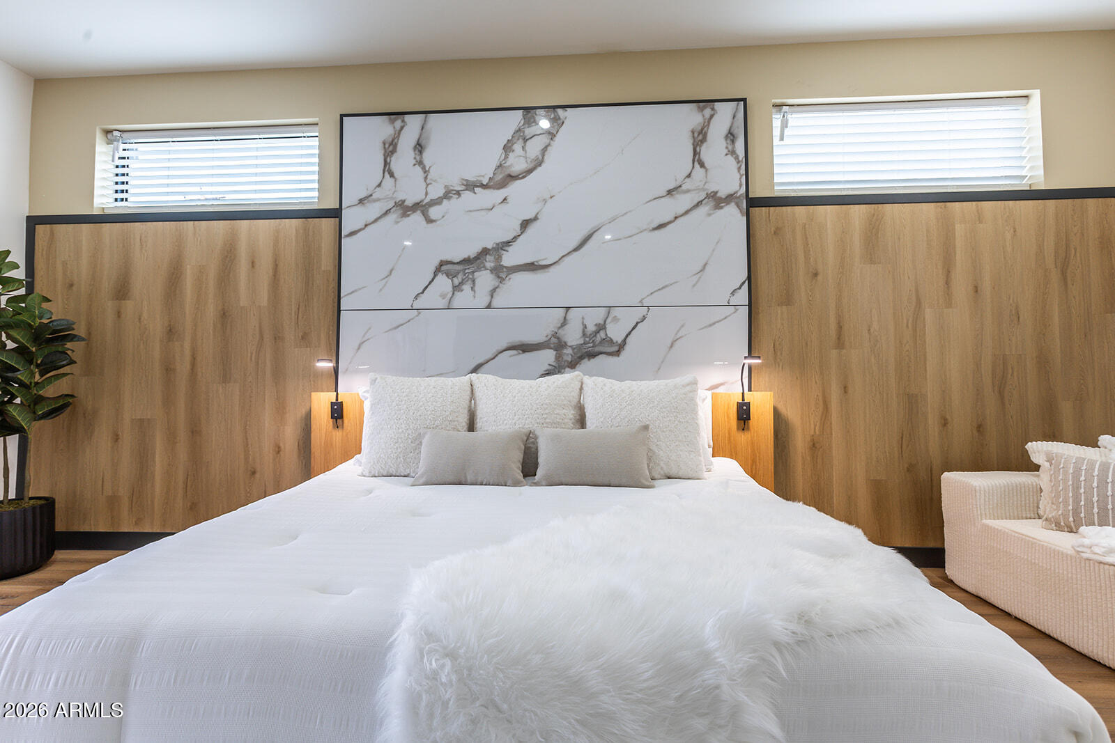 2536 E Indianola Avenue