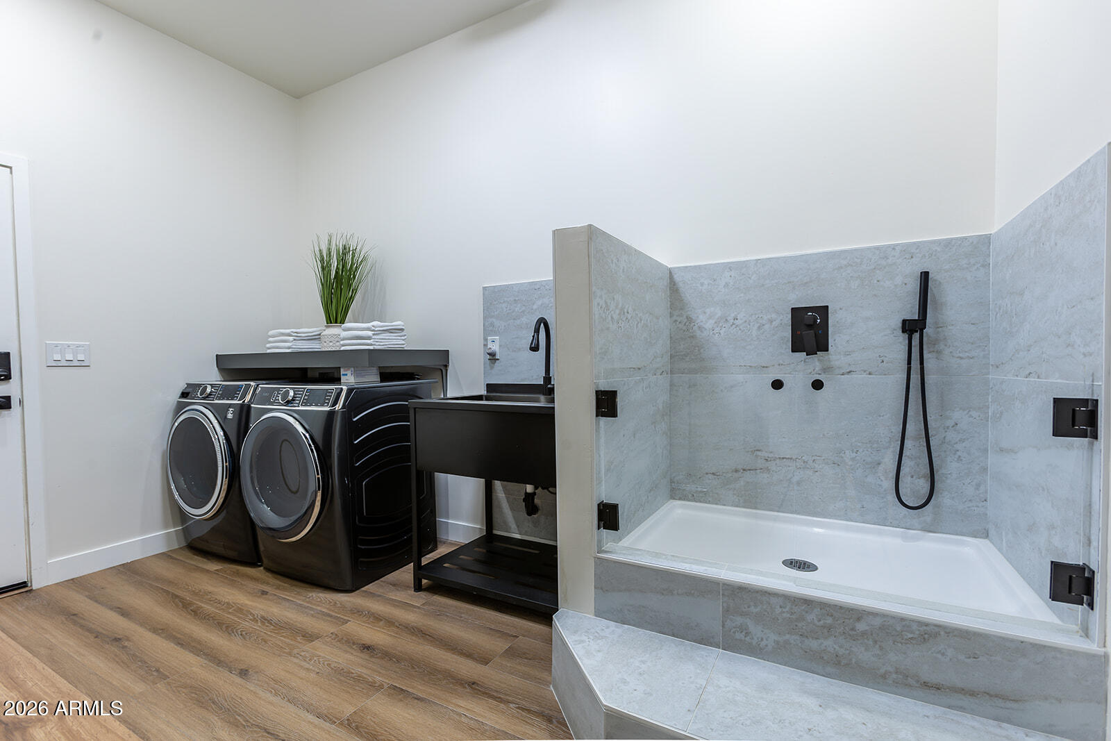 2536 E Indianola Avenue