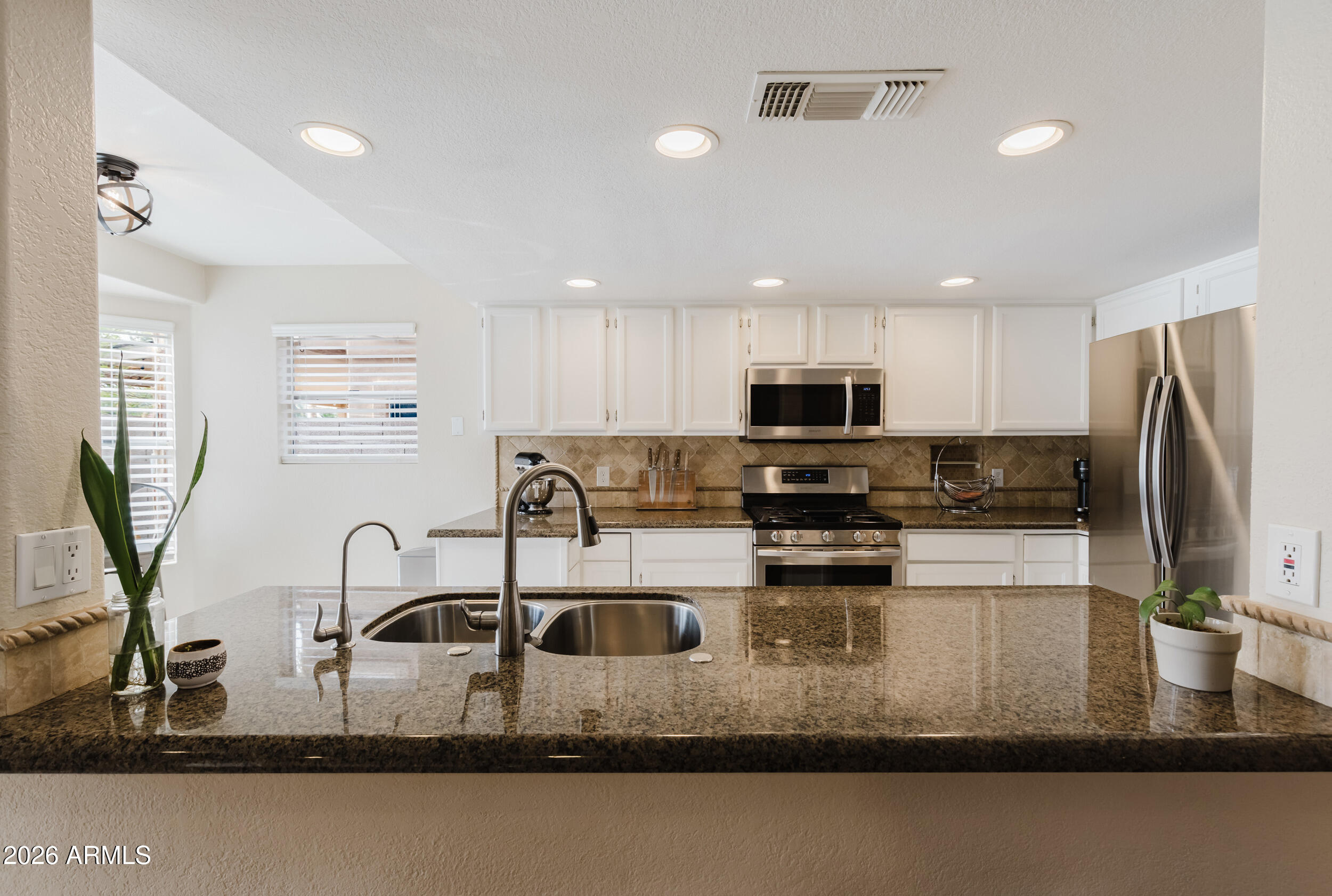 3821 E TANGLEWOOD Drive