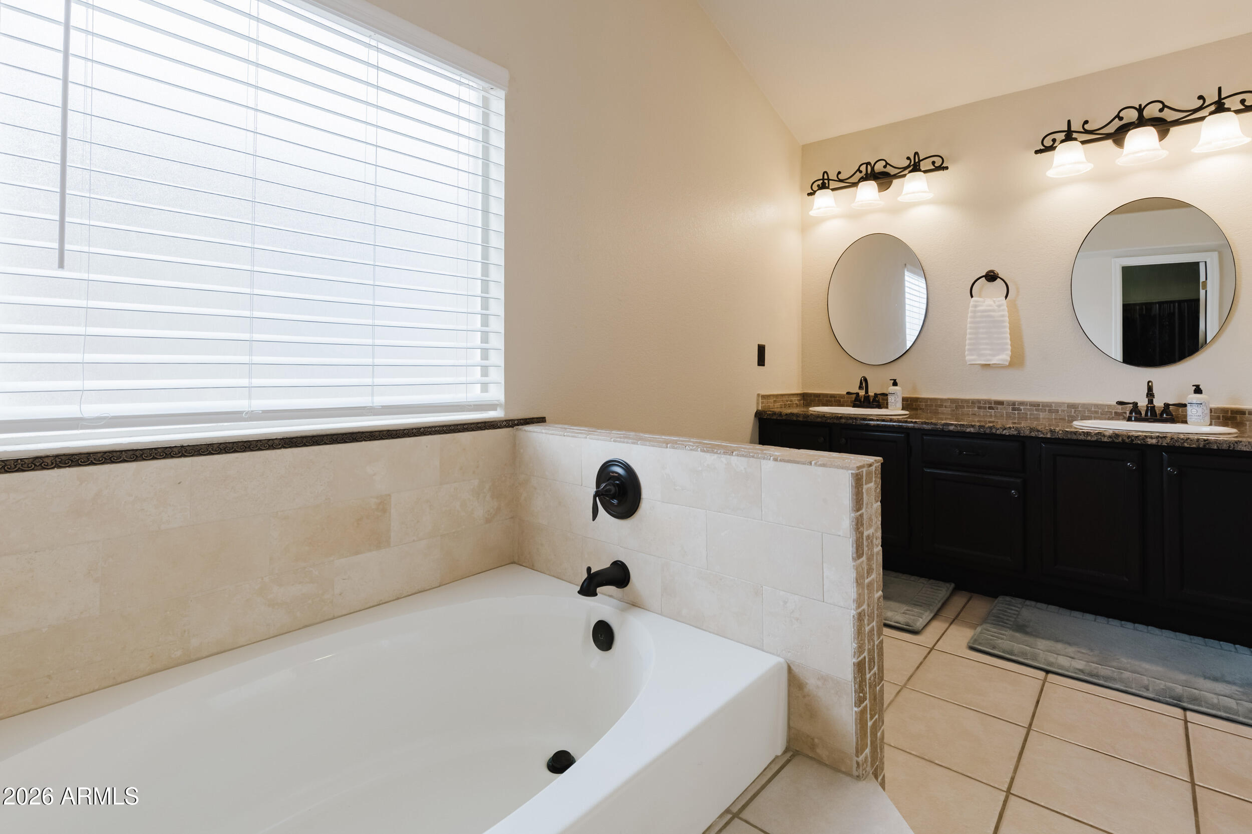 3821 E TANGLEWOOD Drive