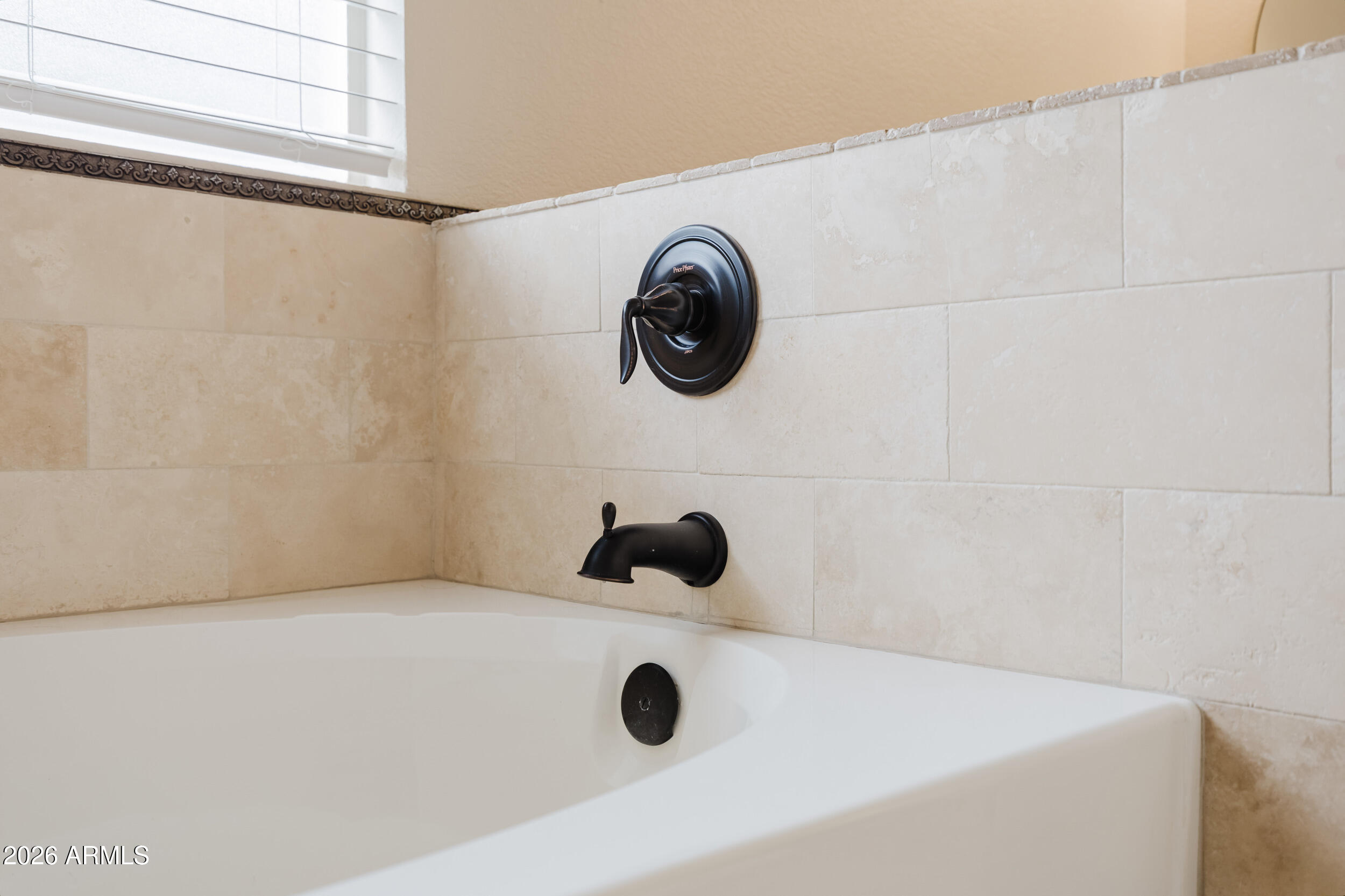 3821 E TANGLEWOOD Drive