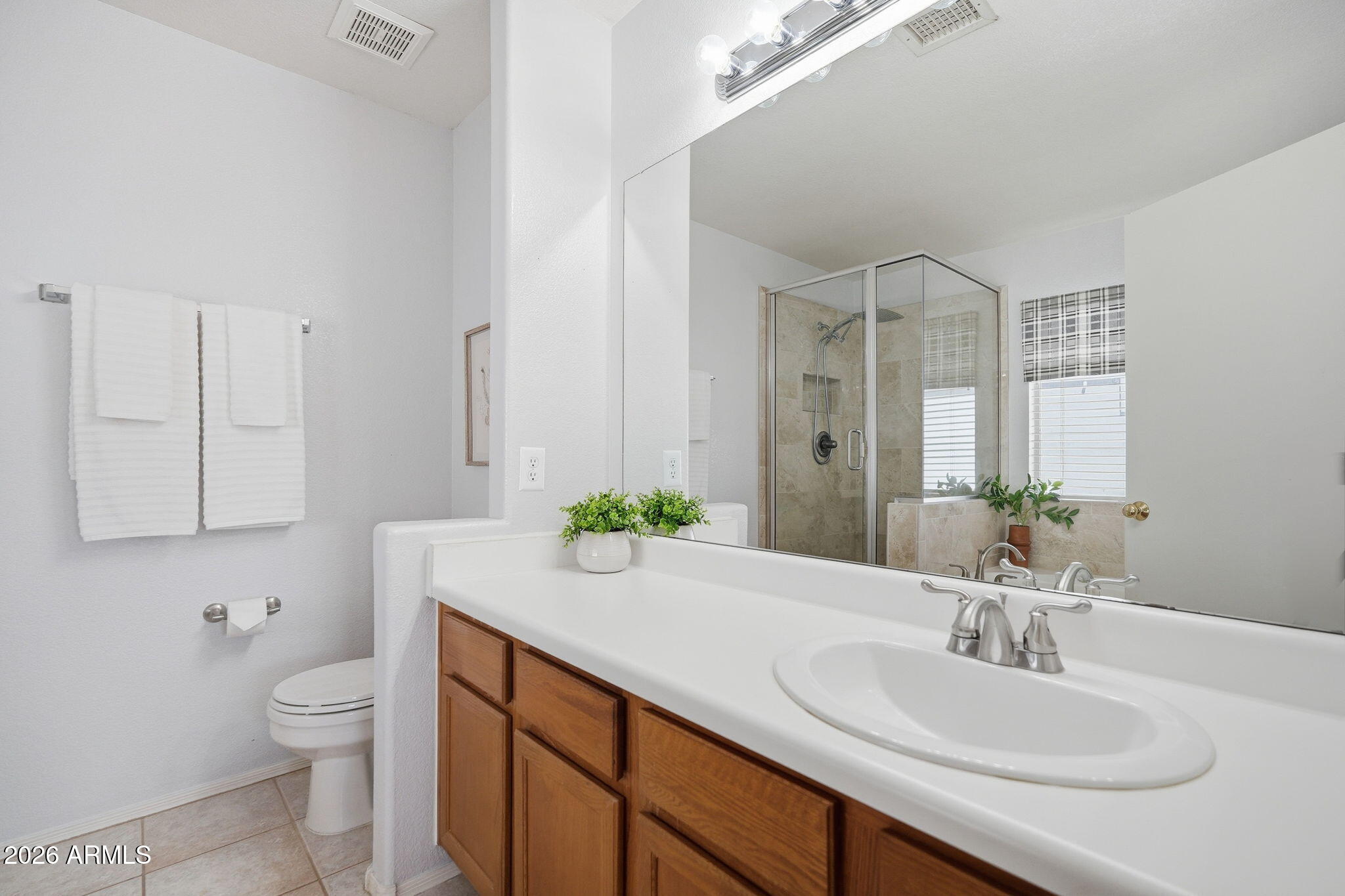 2546 E CAMELLIA Drive