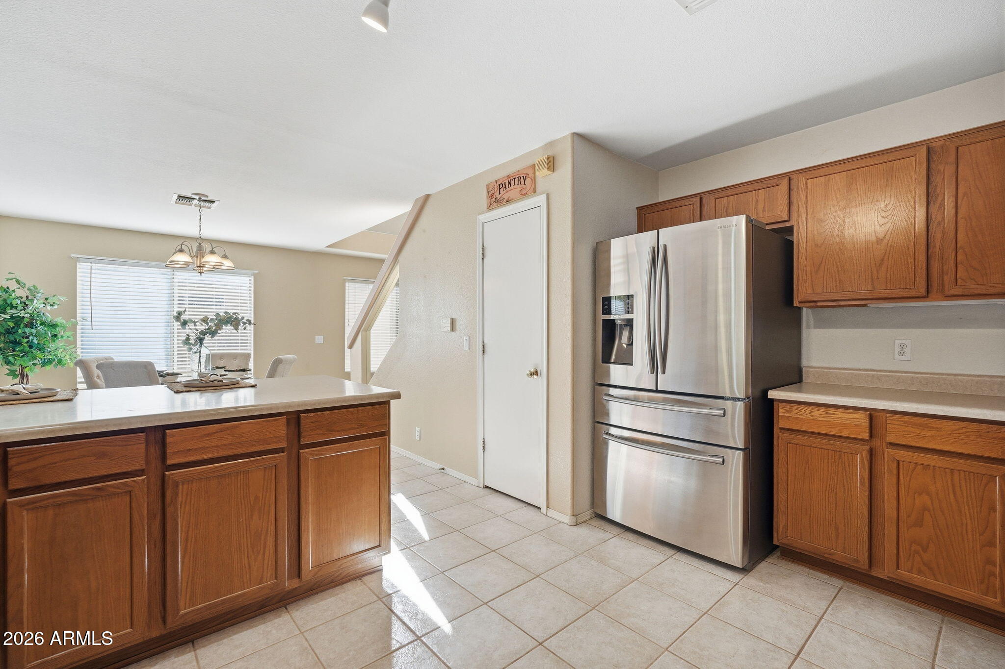 2546 E CAMELLIA Drive