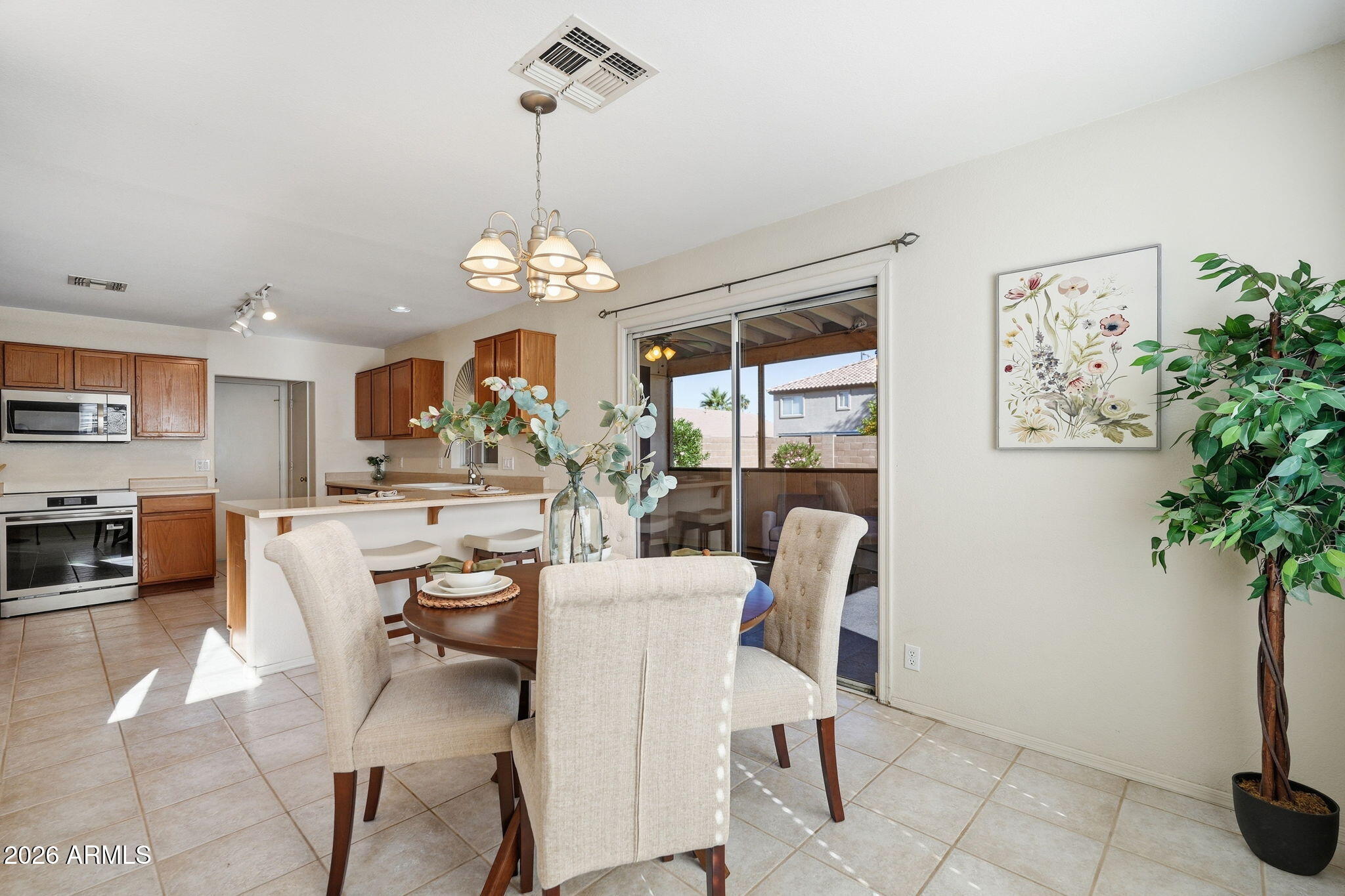 2546 E CAMELLIA Drive