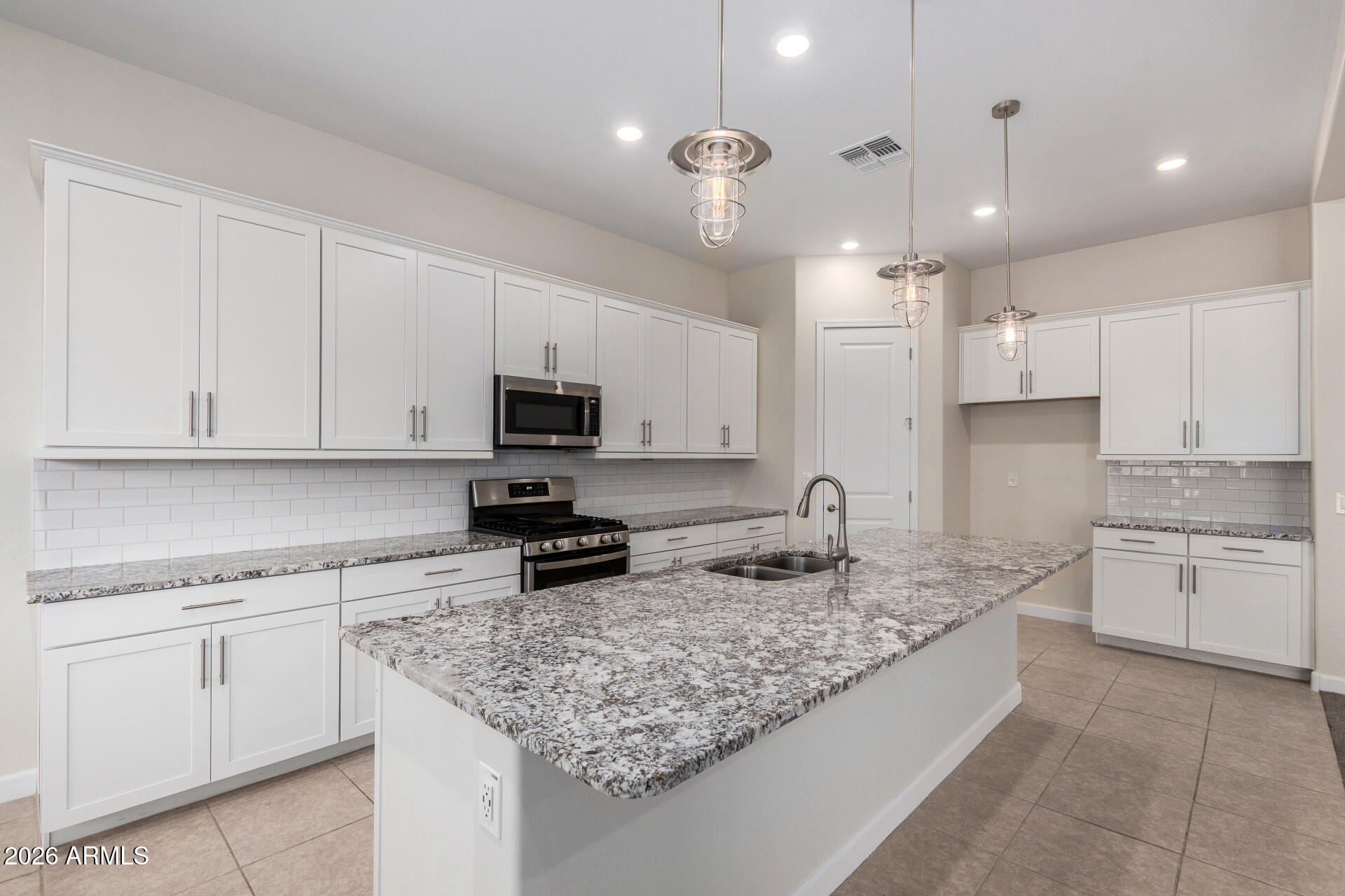 21466 E VIA DE ARBOLES