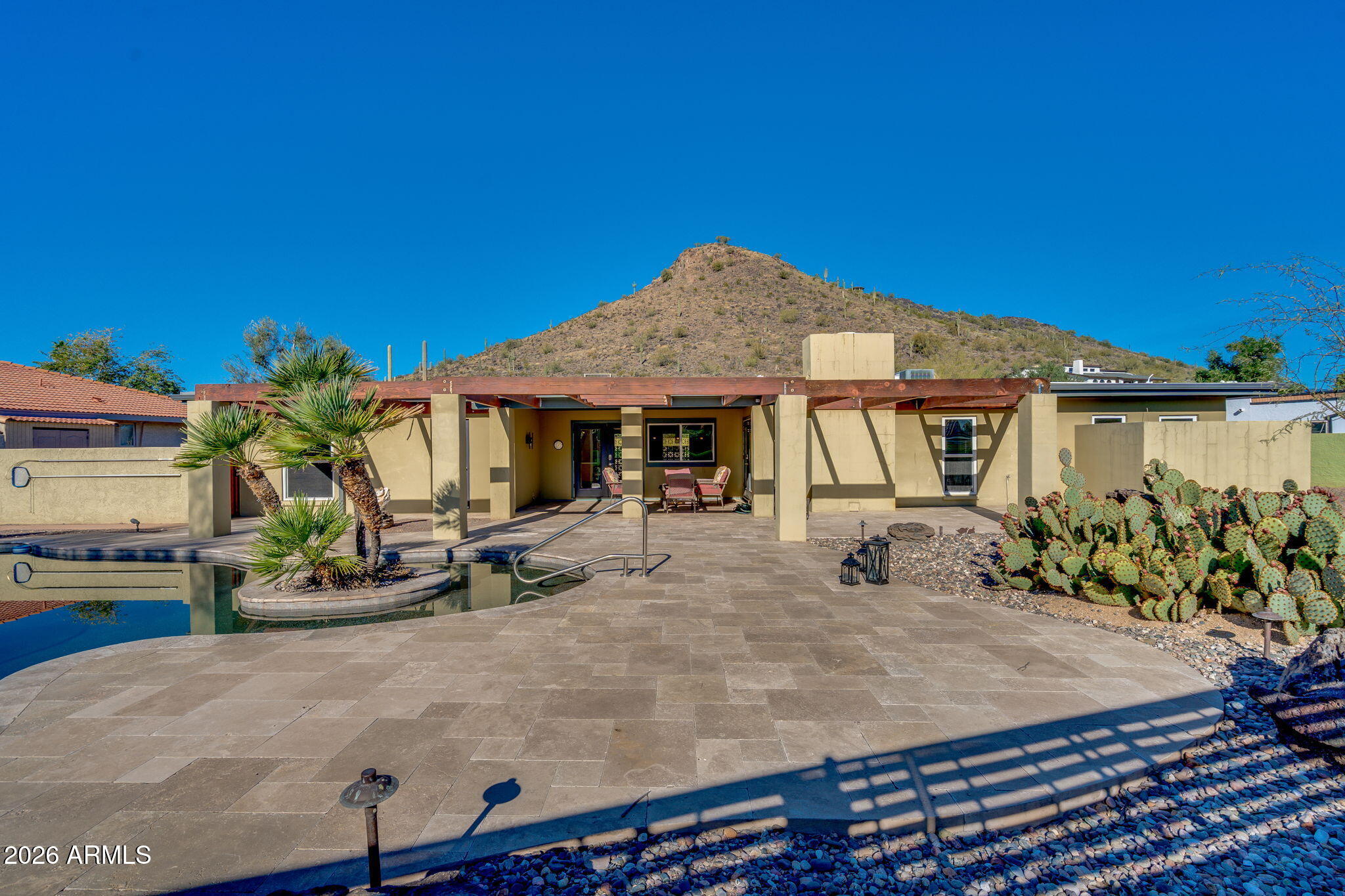 1055 W INDIAN HILLS Place