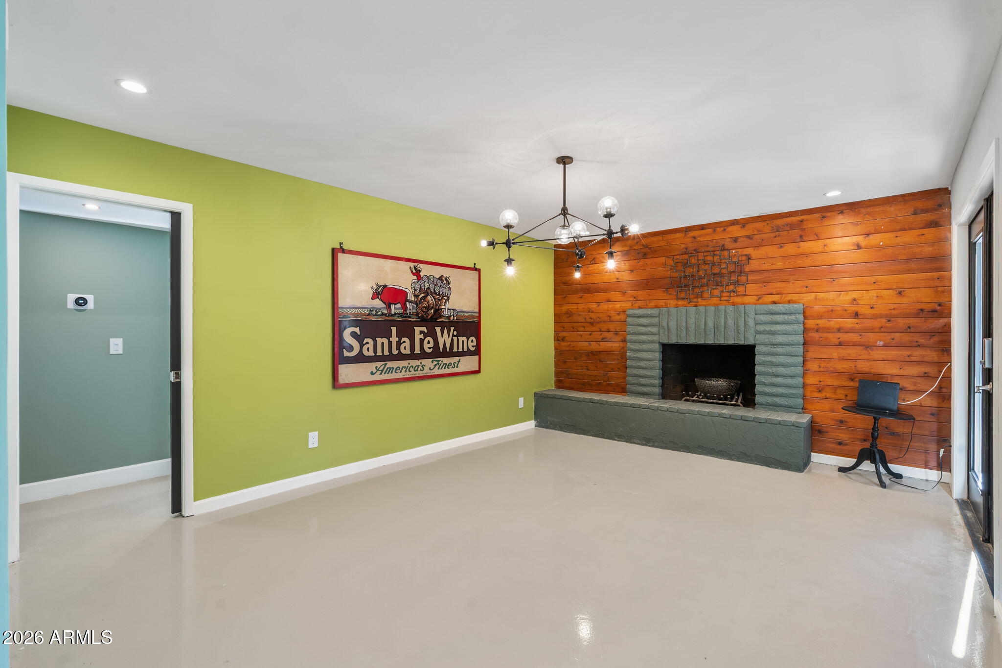 1055 W INDIAN HILLS Place