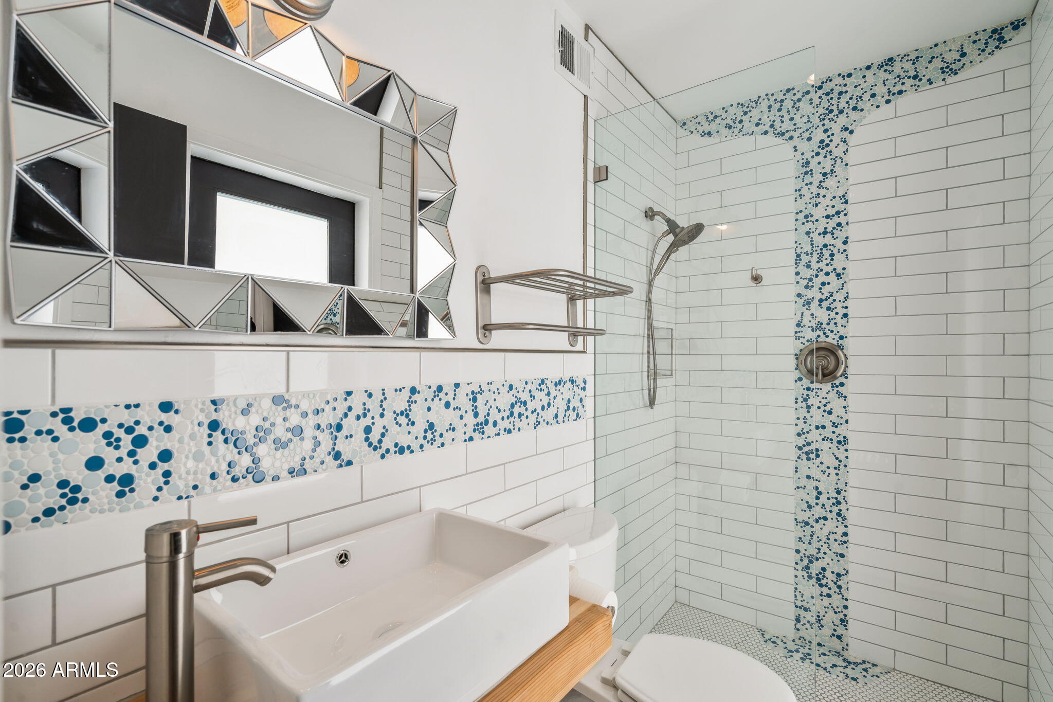 1055 W INDIAN HILLS Place