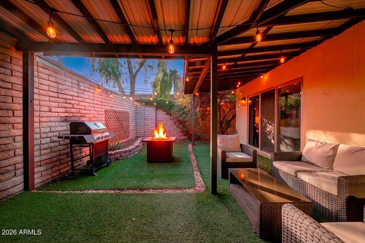 7803 E MACKENZIE Drive