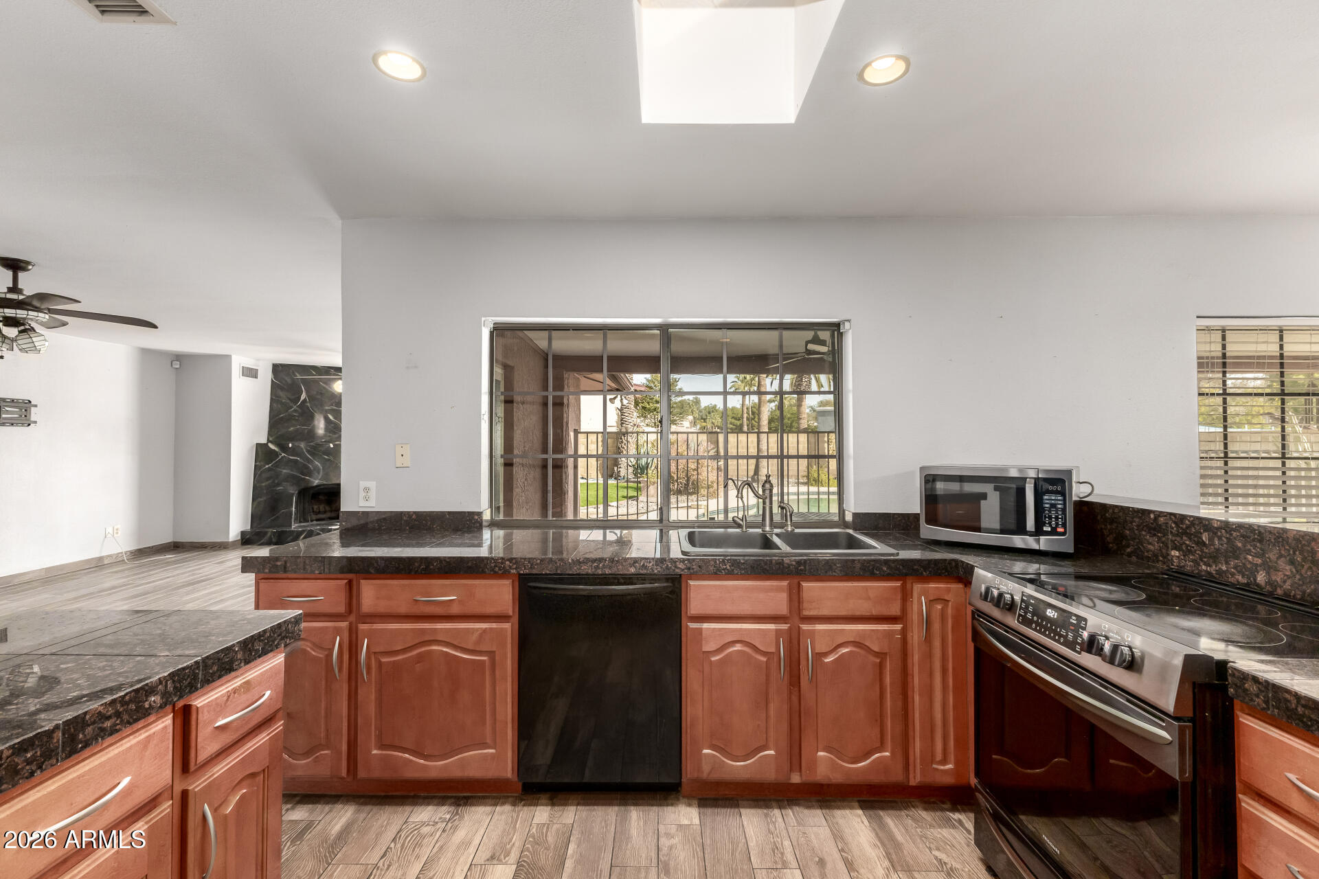 612 W GLENEAGLES Drive