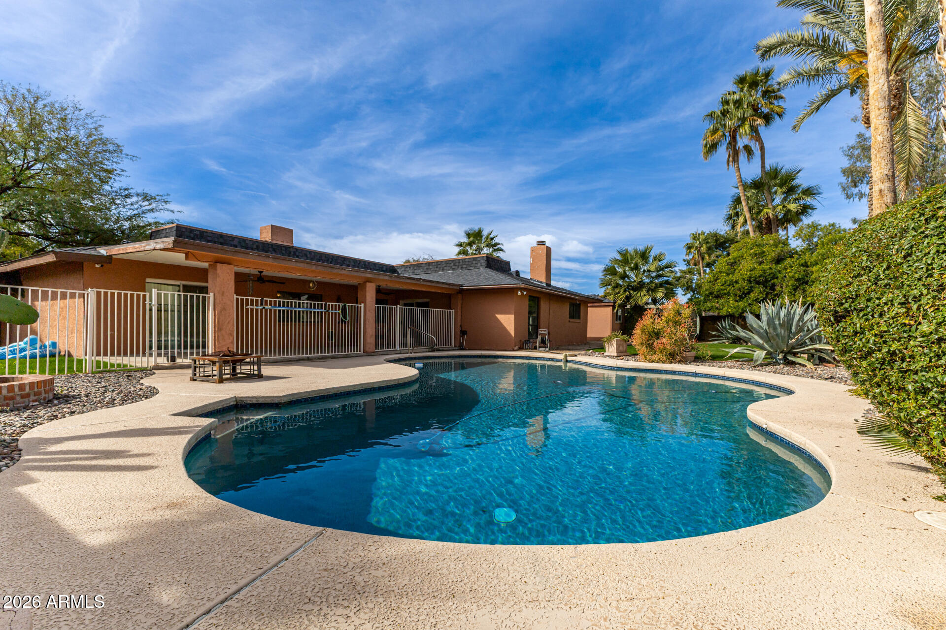 612 W GLENEAGLES Drive