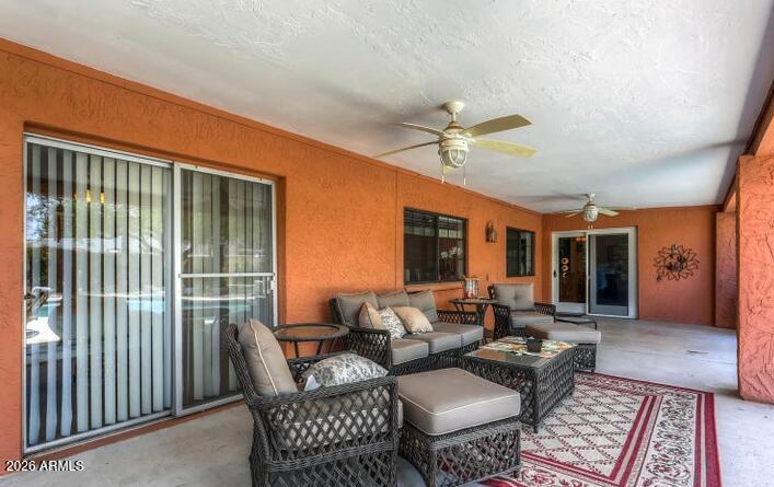 612 W GLENEAGLES Drive