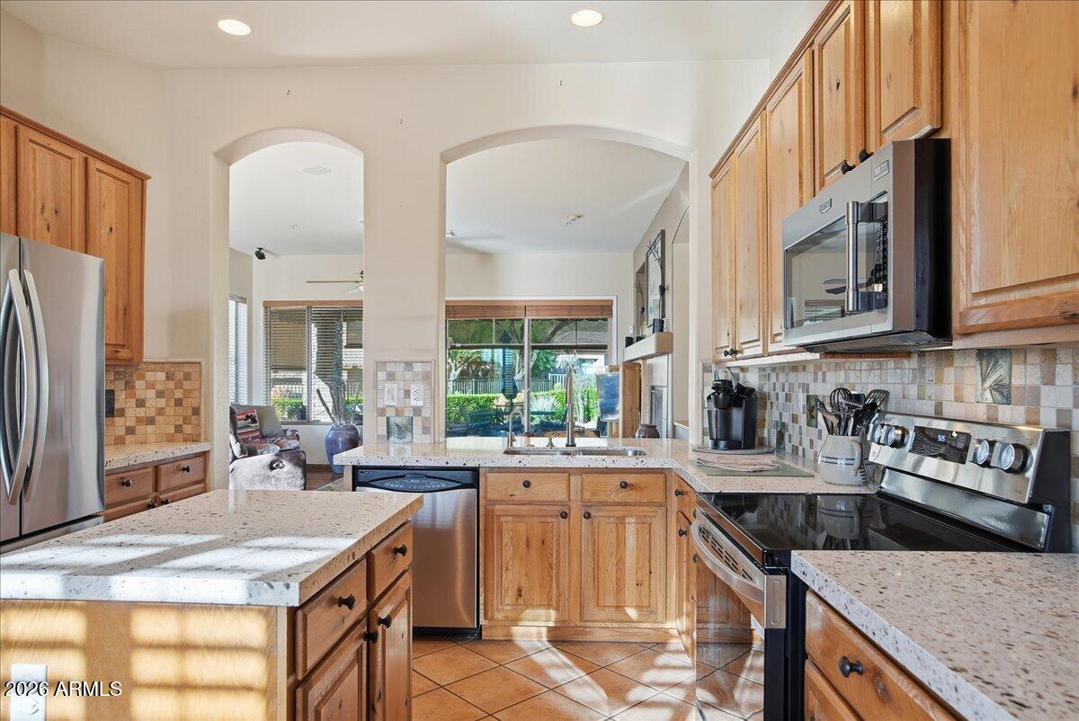 9032 N BROKEN BOW Street