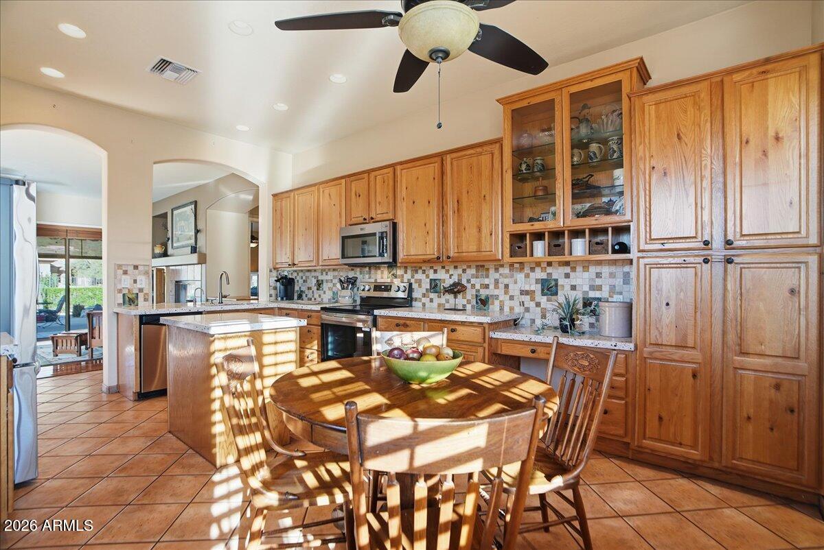 9032 N BROKEN BOW Street