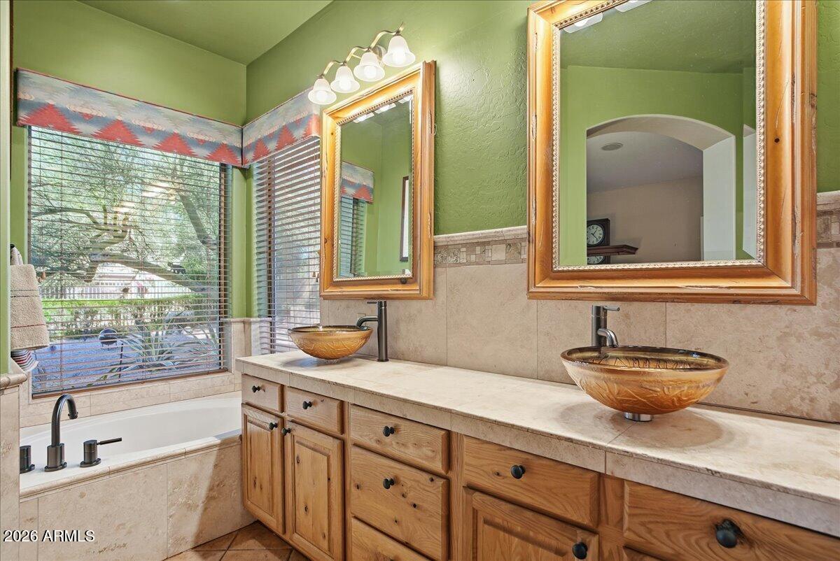 9032 N BROKEN BOW Street