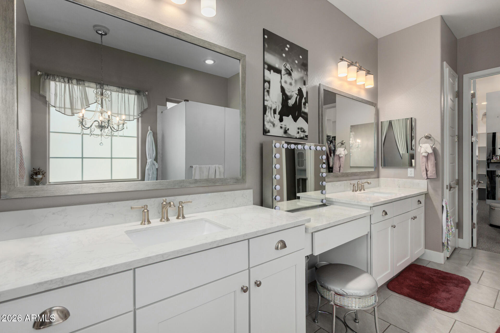 715 E SILVER FOX Way