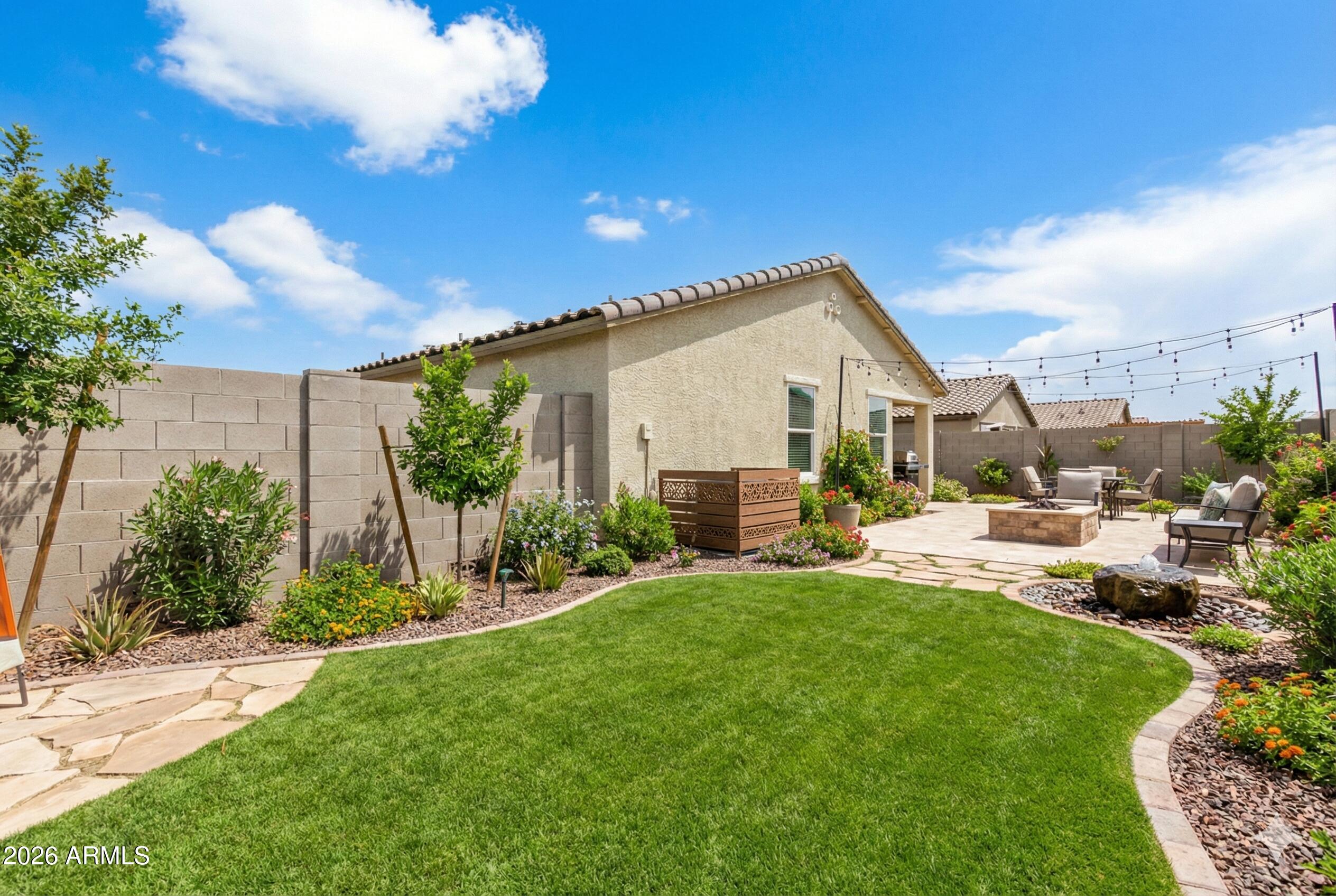 1418 E PEGGY Drive