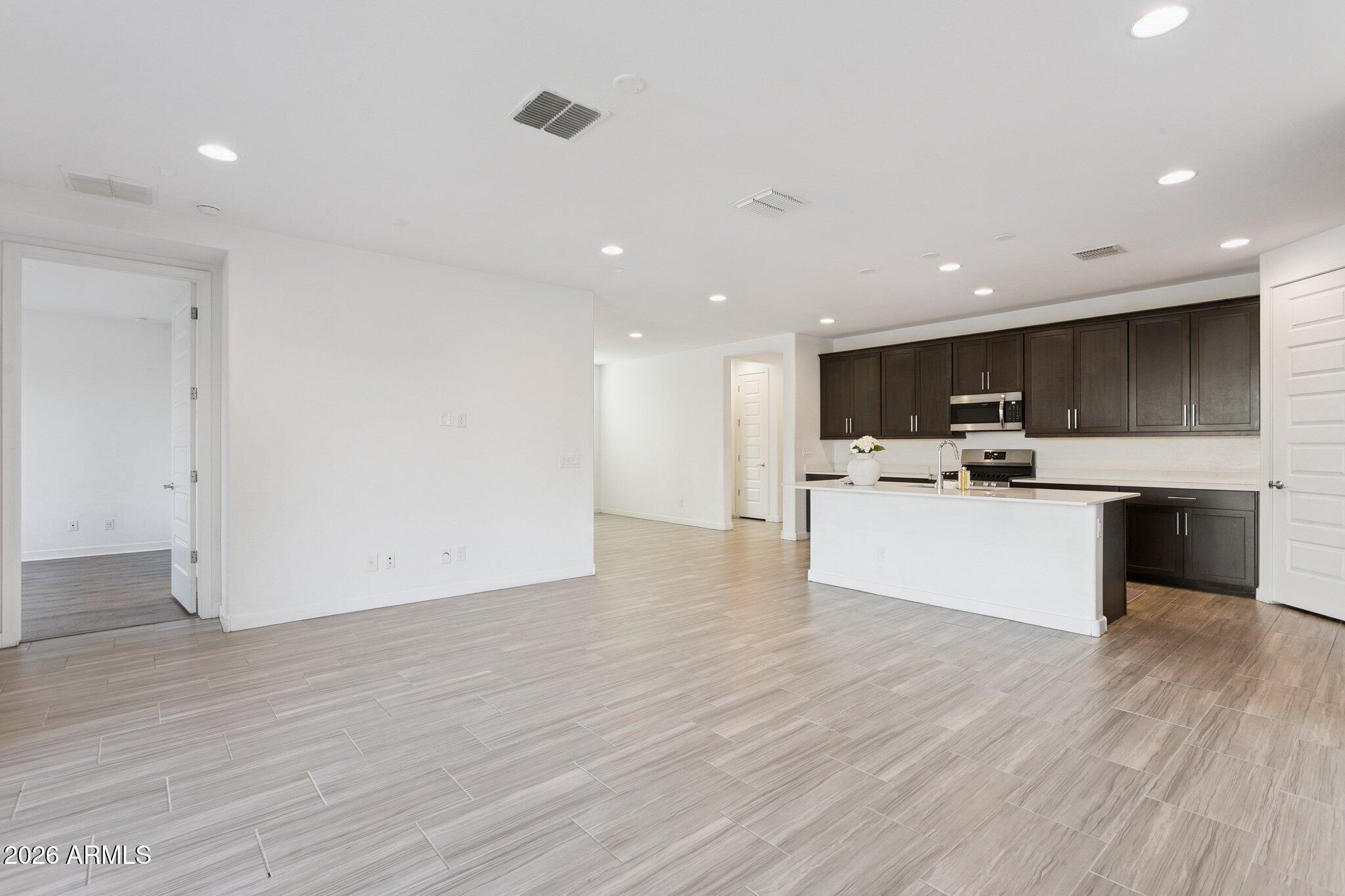 2566 W Huntington Drive