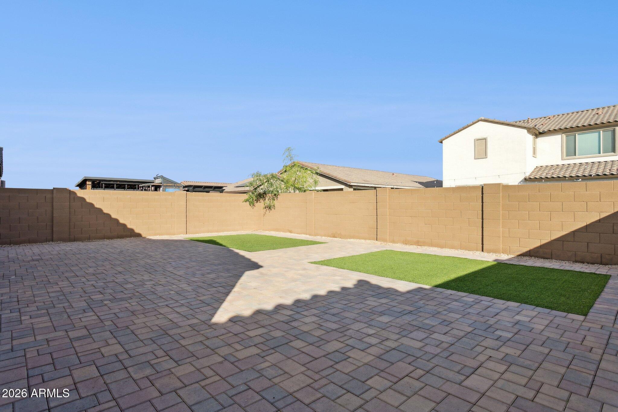 2566 W Huntington Drive