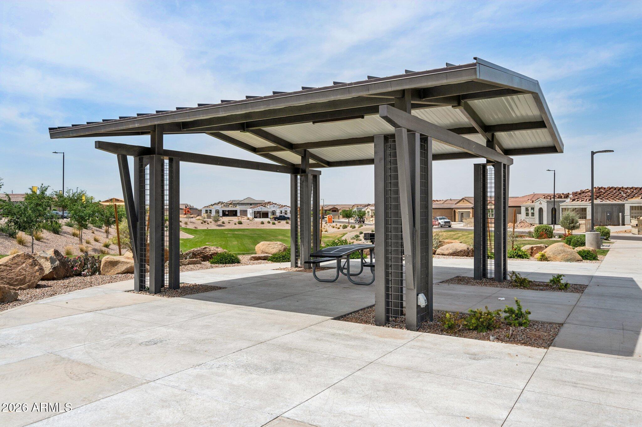 2566 W Huntington Drive