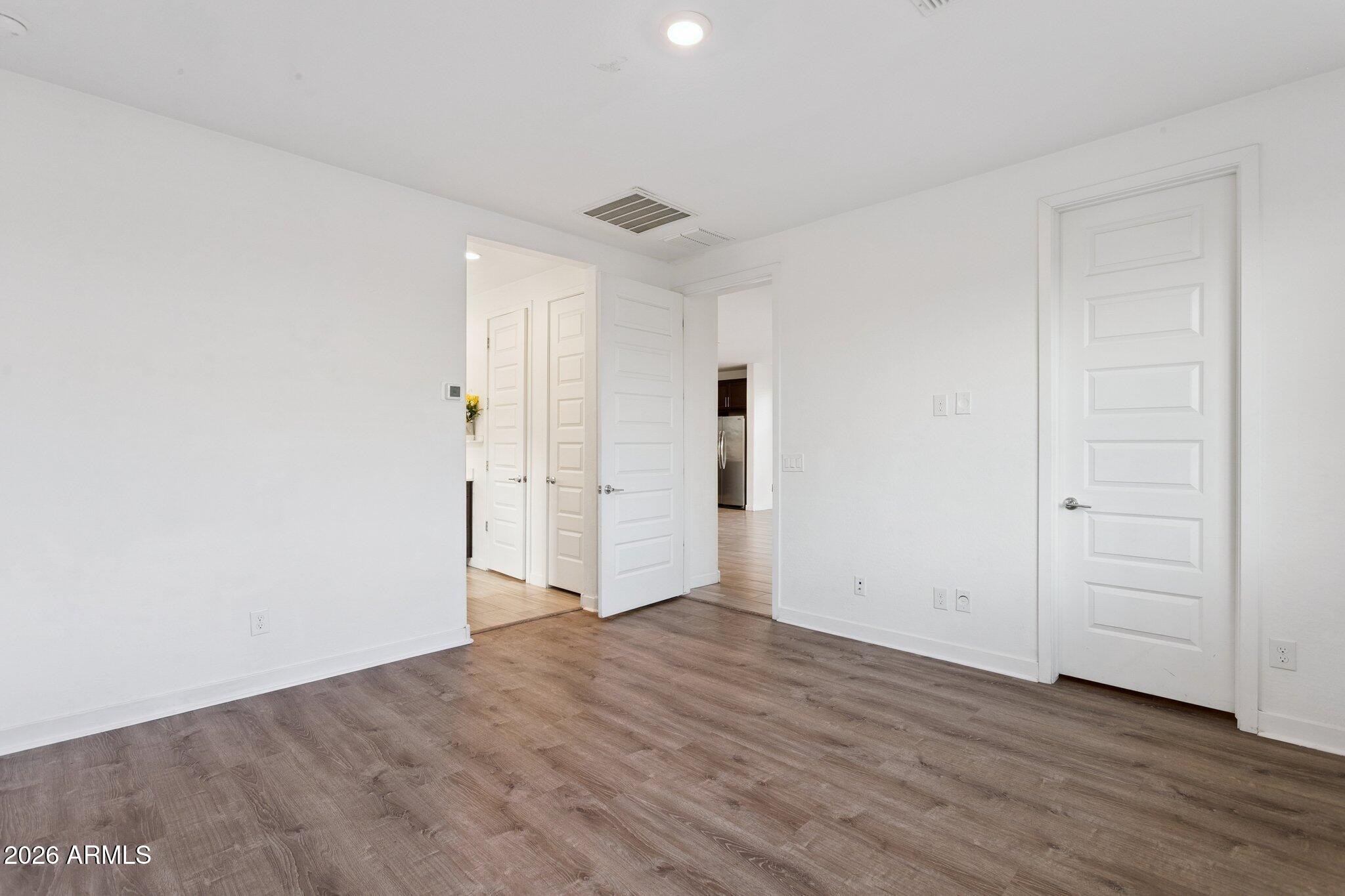 2566 W Huntington Drive