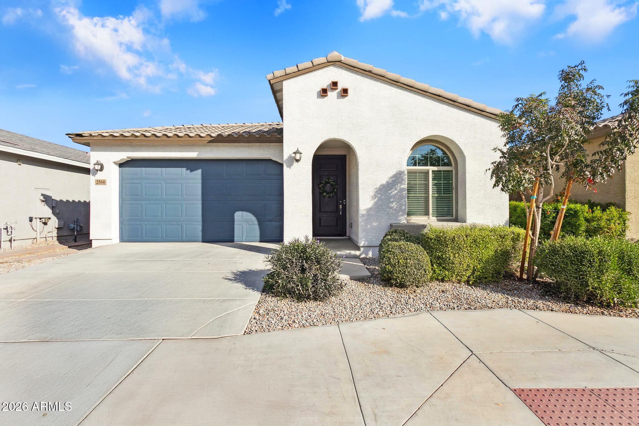 2566 W Huntington Drive