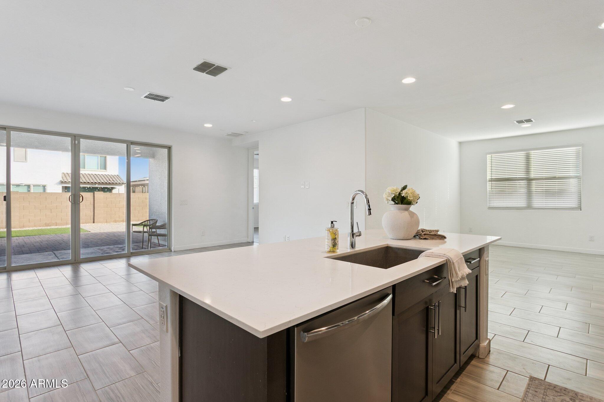 2566 W Huntington Drive