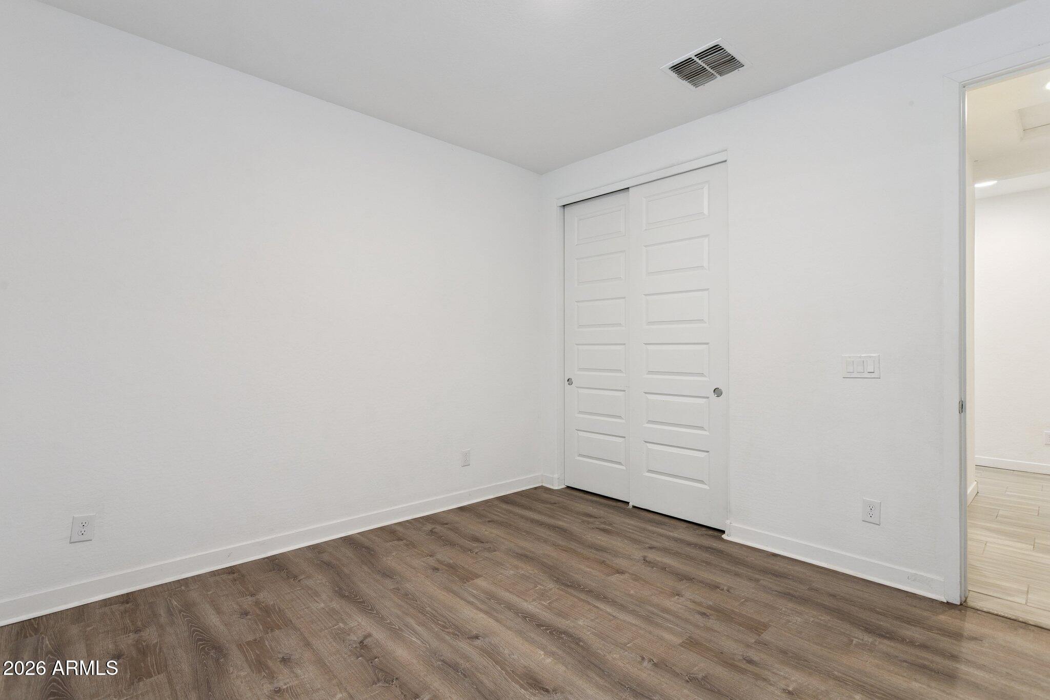 2566 W Huntington Drive