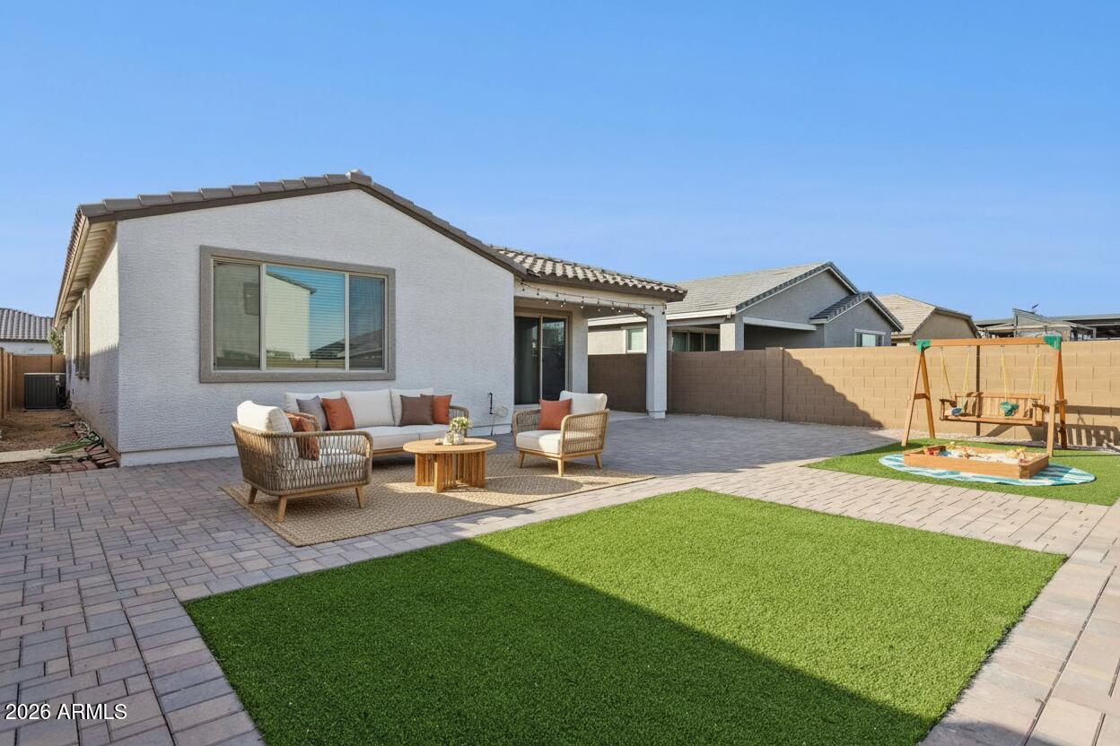 2566 W Huntington Drive