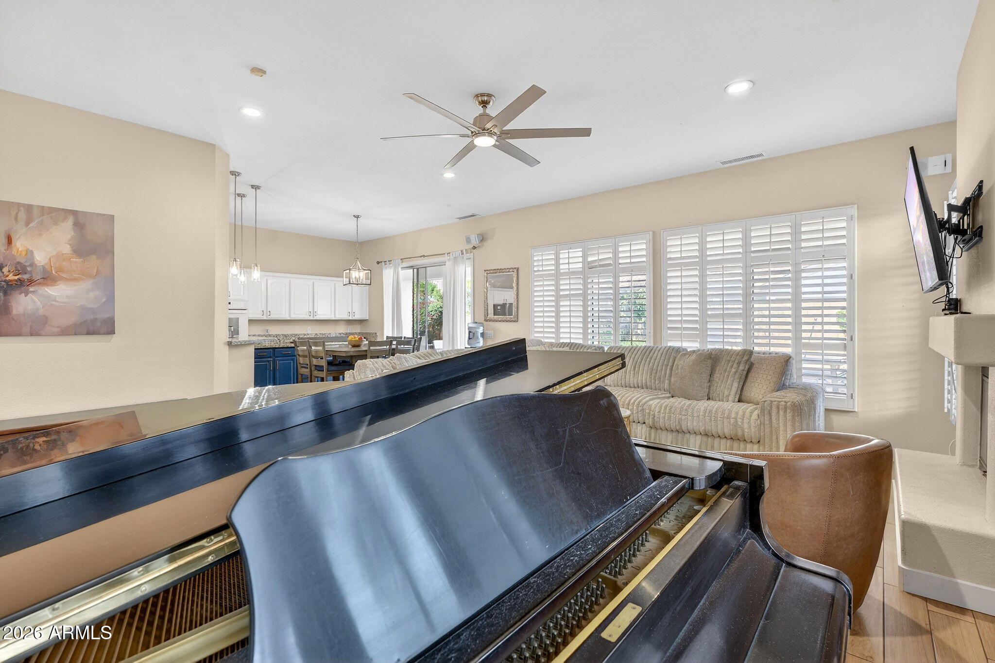 6762 W SHANNON Street