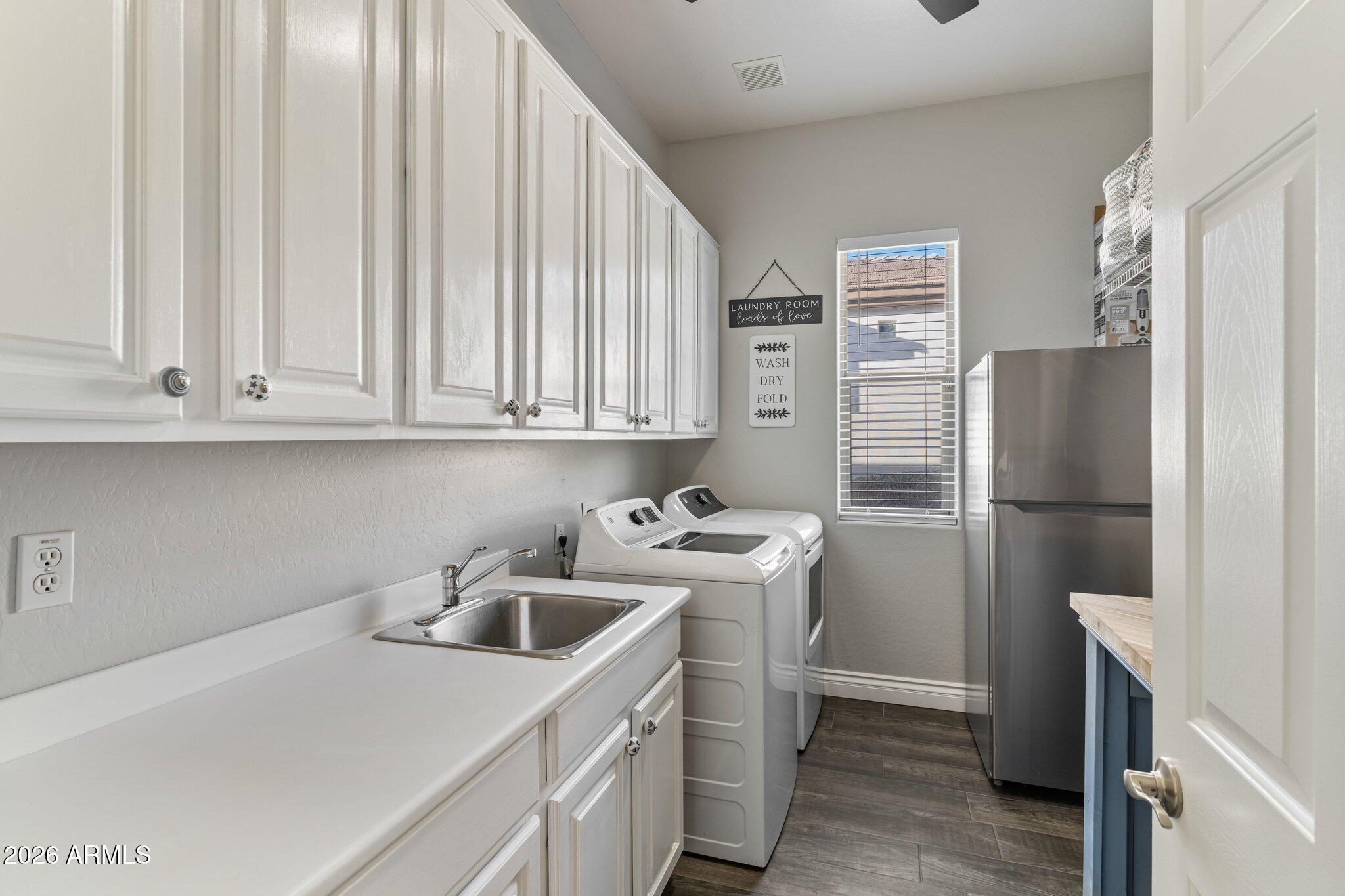 1902 S LOS ALTOS Drive