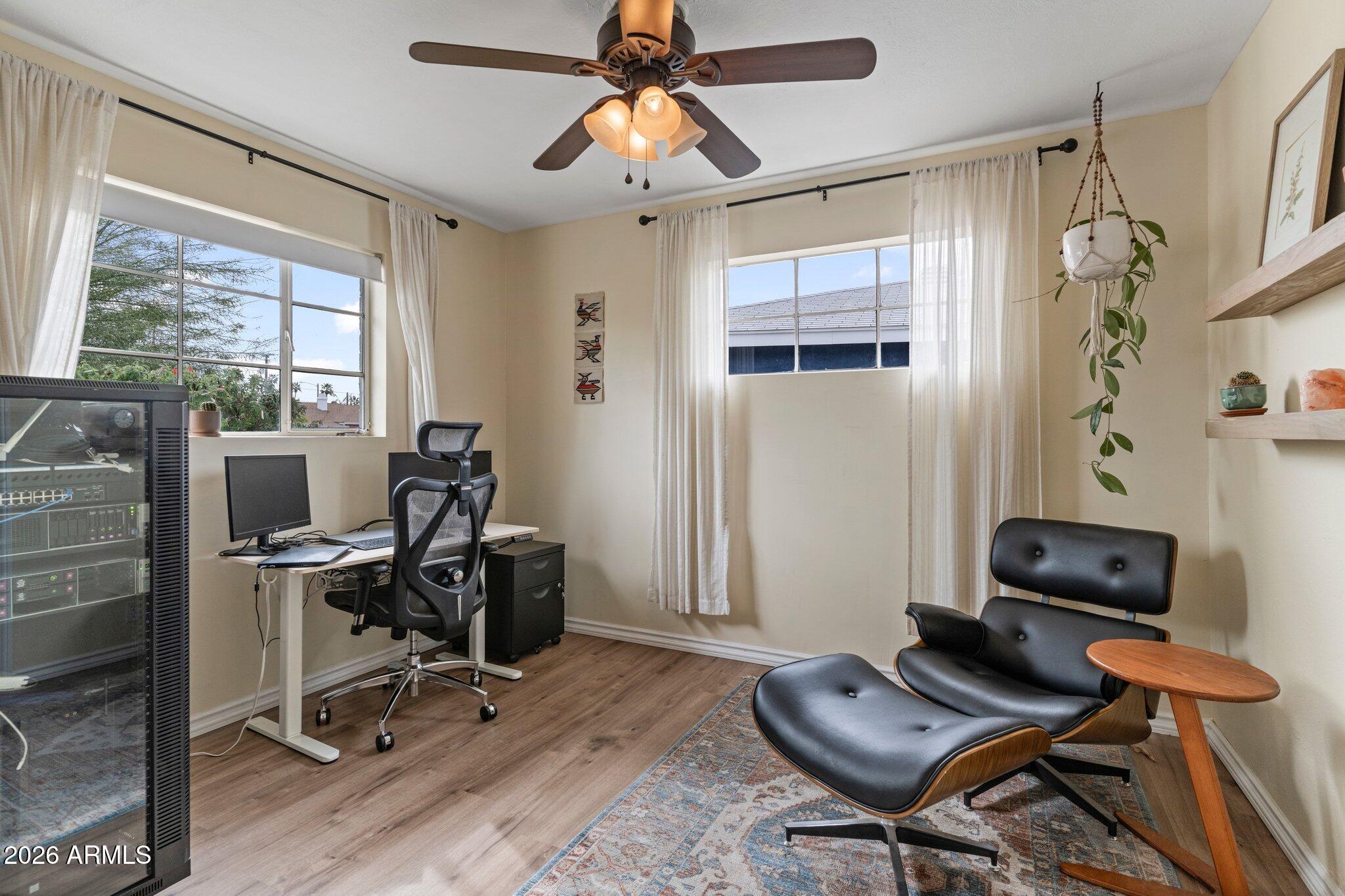 2314 W PINCHOT Avenue