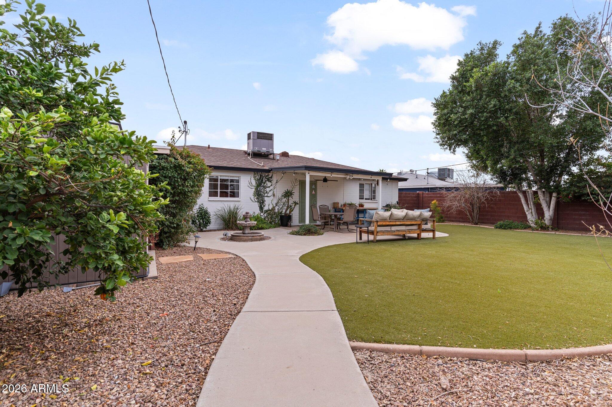 2314 W PINCHOT Avenue