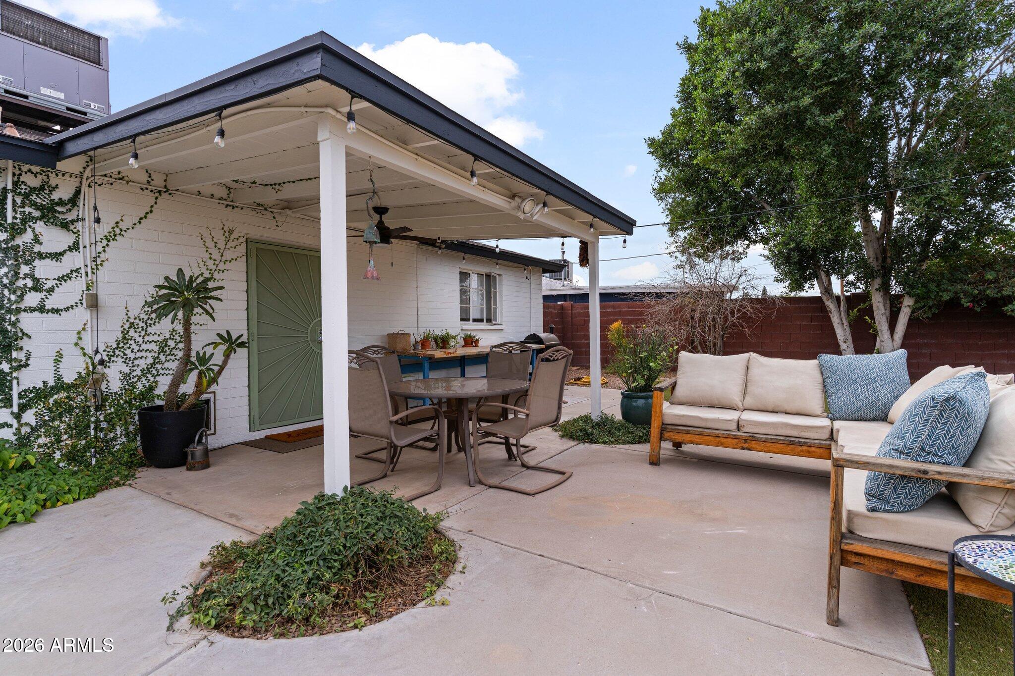 2314 W PINCHOT Avenue