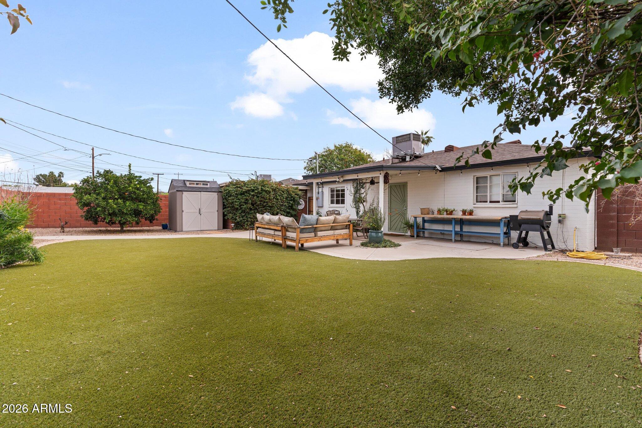 2314 W PINCHOT Avenue