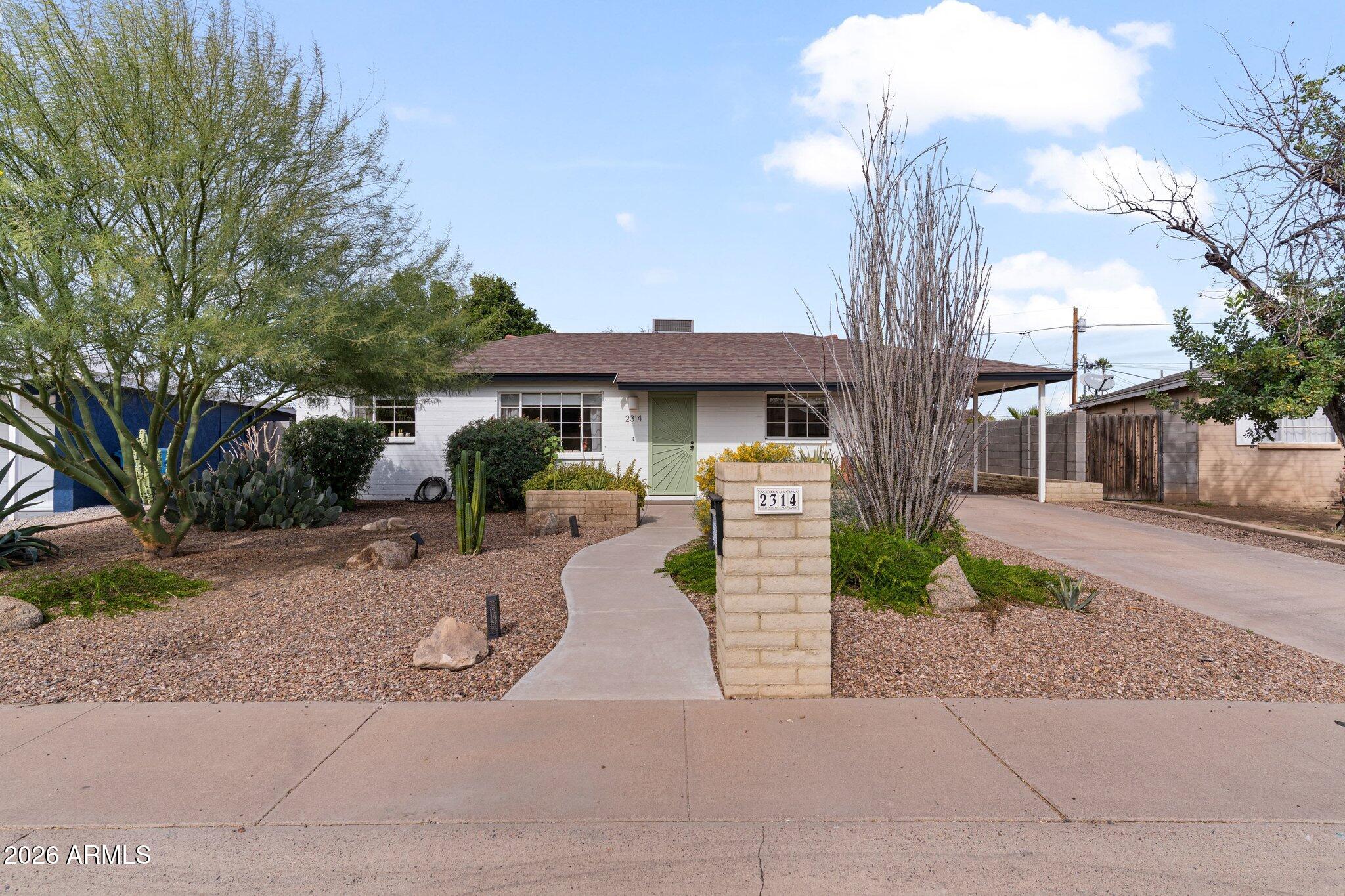 2314 W PINCHOT Avenue