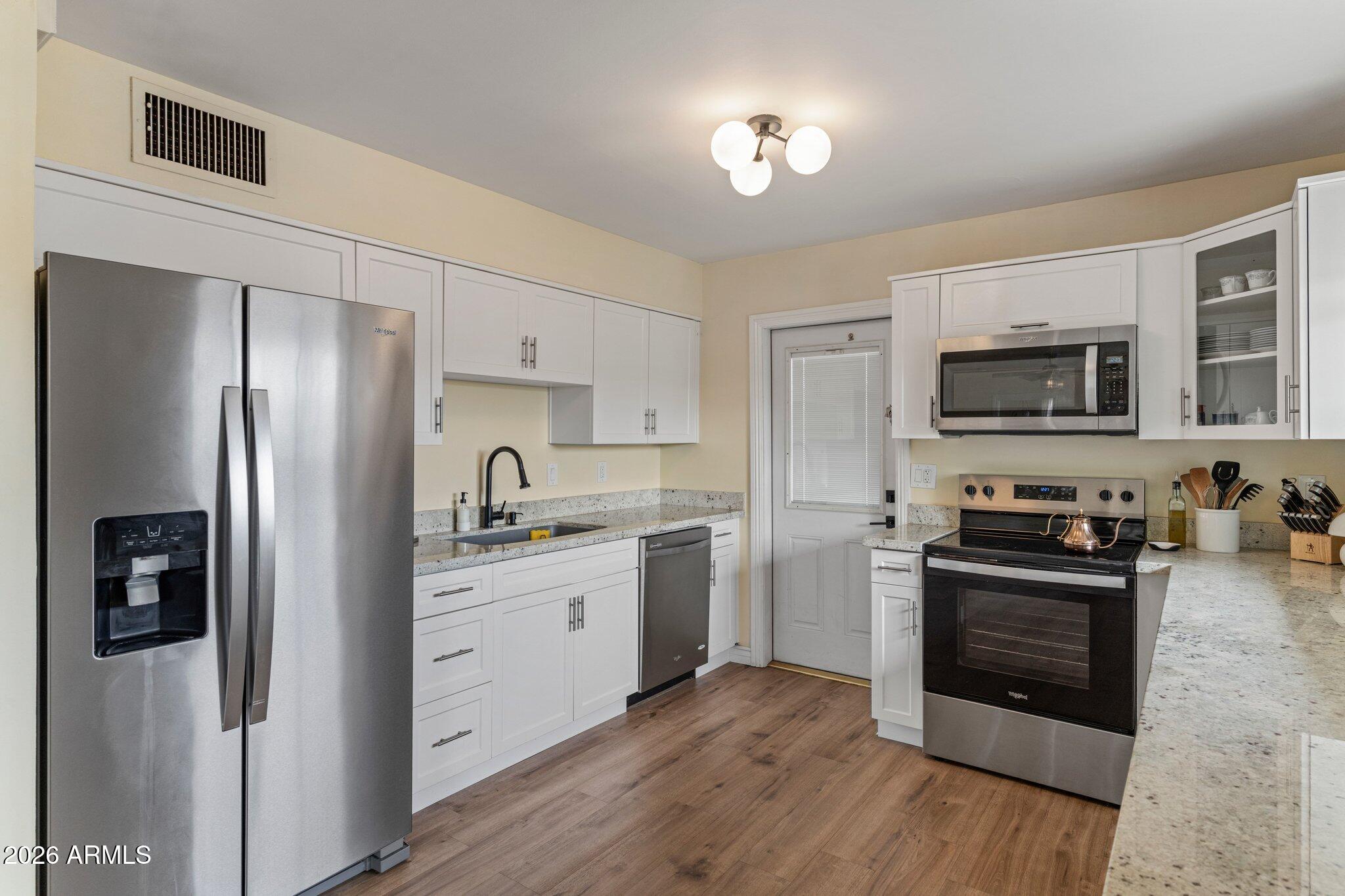 2314 W PINCHOT Avenue