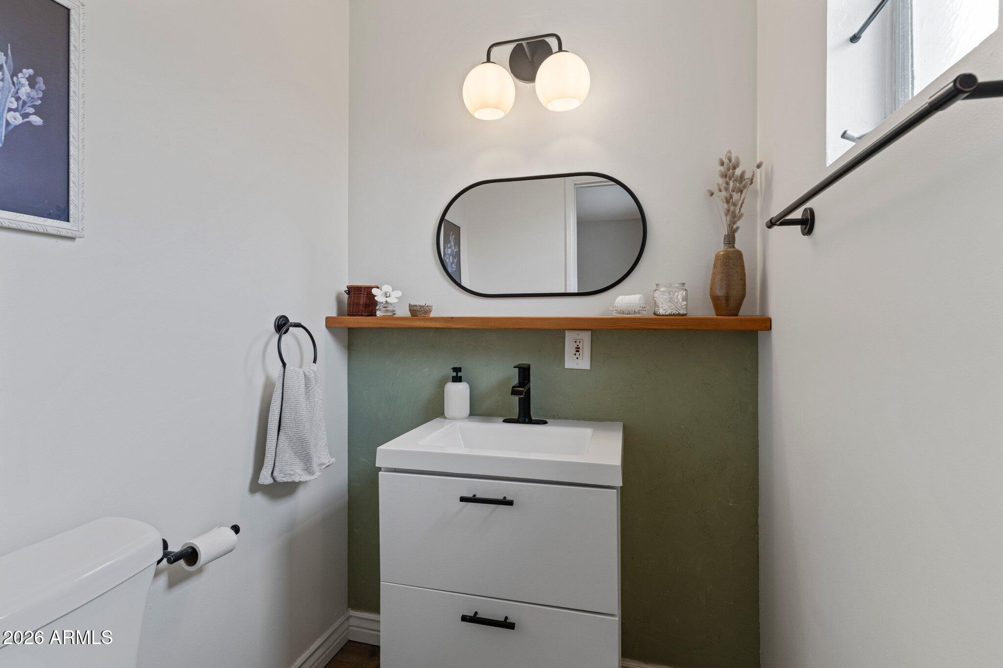 2314 W PINCHOT Avenue